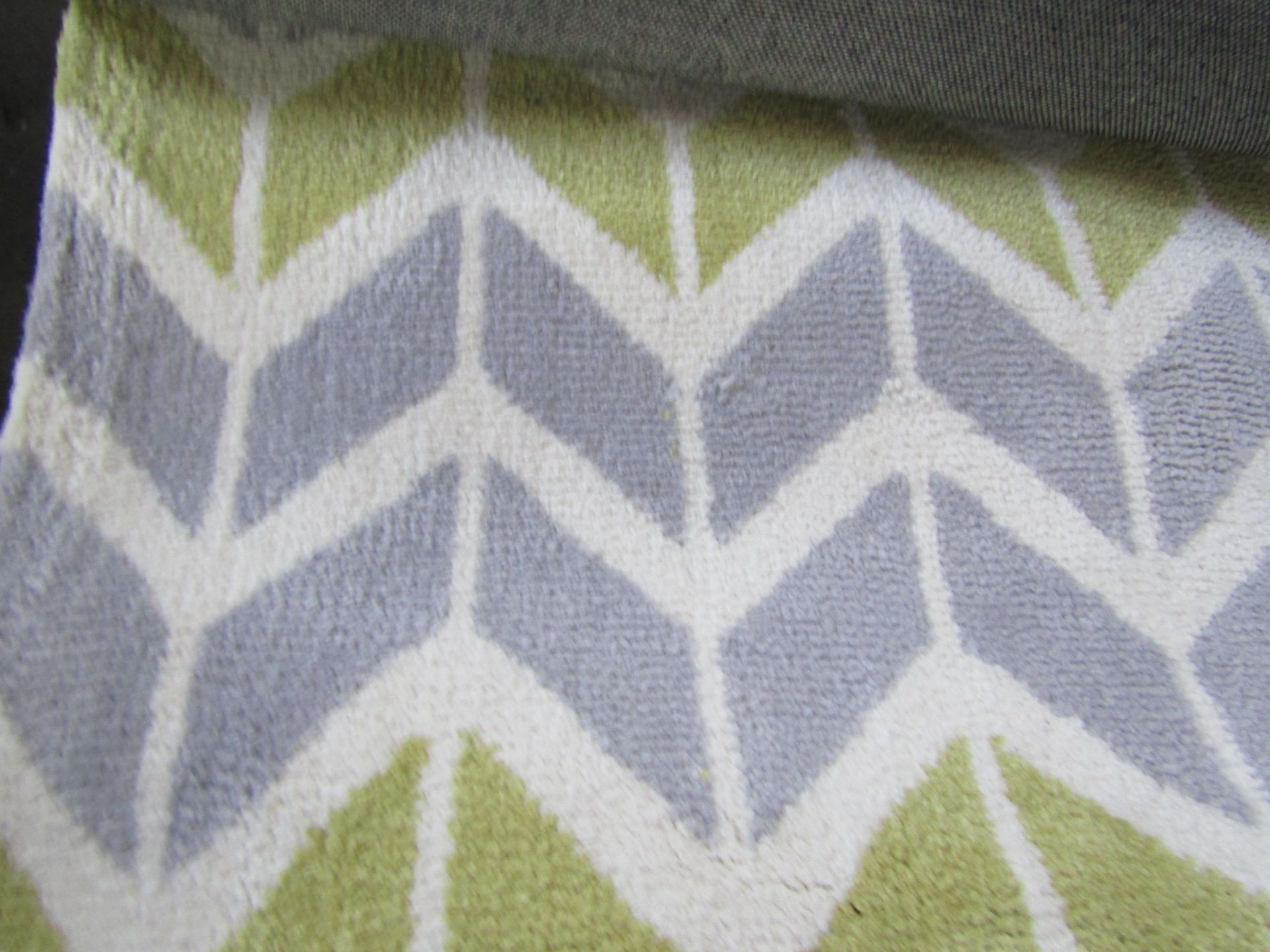 Rugstore Arlo Rug L100 X W150Cm Chevron Lemon & Grey RRP 125About the Product(s)Whether you are - Image 2 of 2