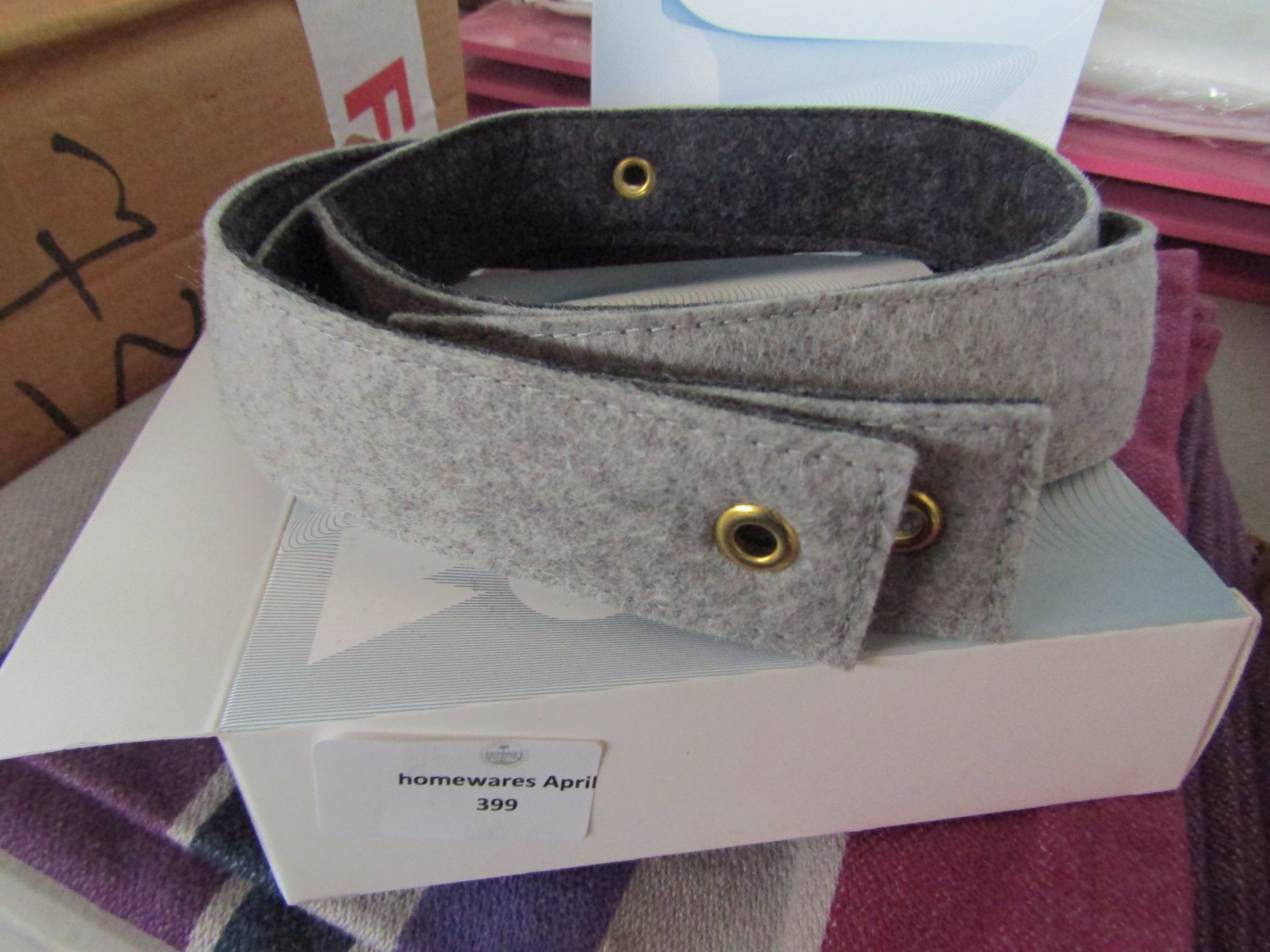 Small Felted Wool Shelf Bracket - Grey - New & Boxed. (DR671)