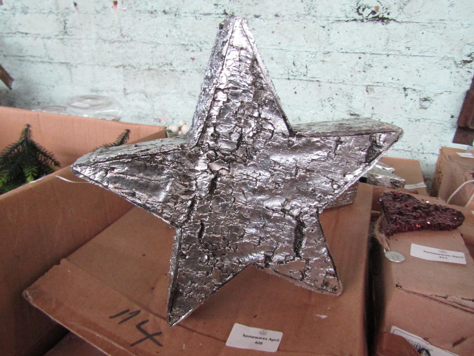 2x Silver Christmas Star H22 x 22 x 4cm - New. (114)