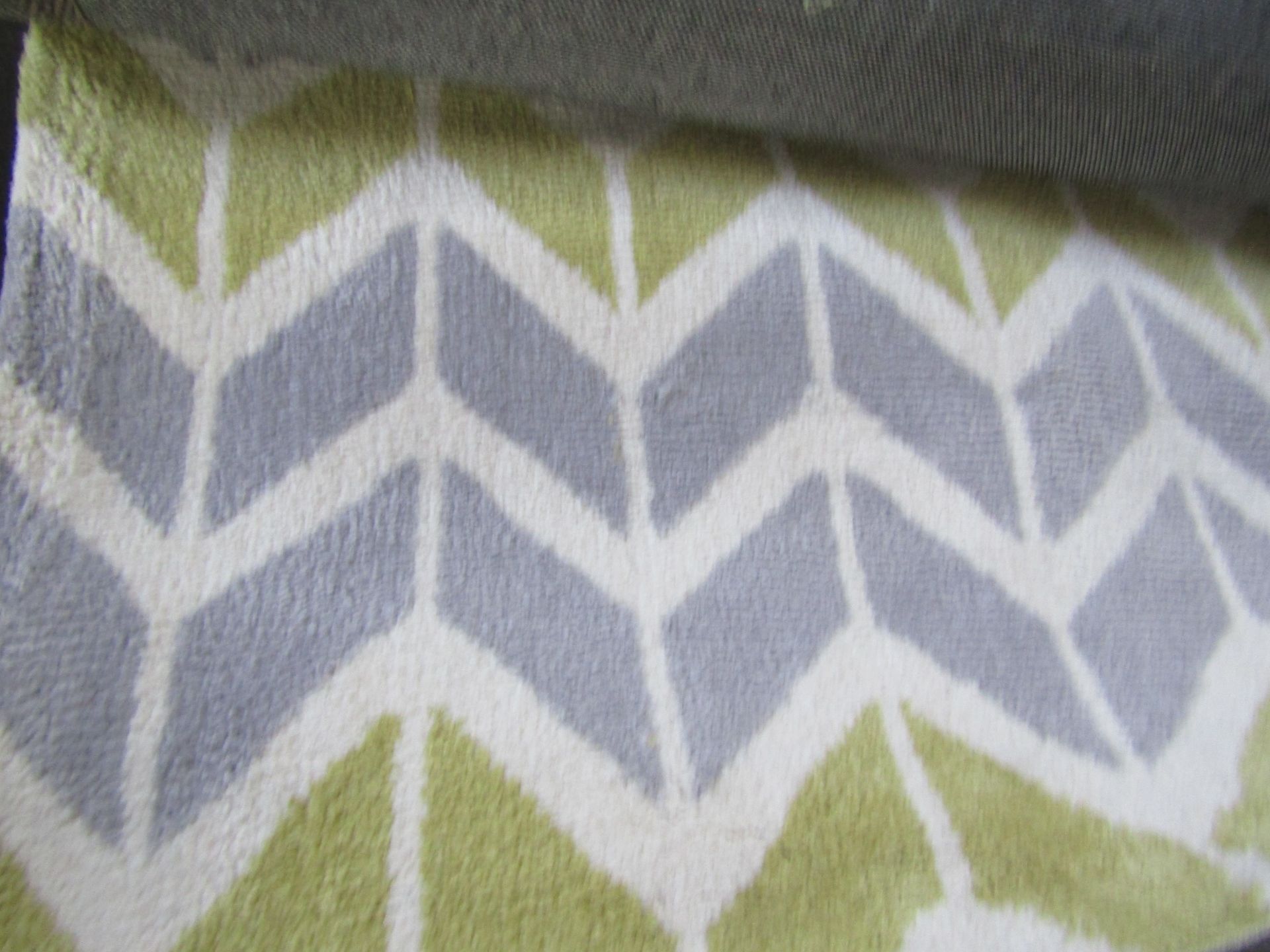 Rugstore Arlo Rug L100 X W150Cm Chevron Lemon & Grey RRP 125About the Product(s)Whether you are - Image 2 of 2