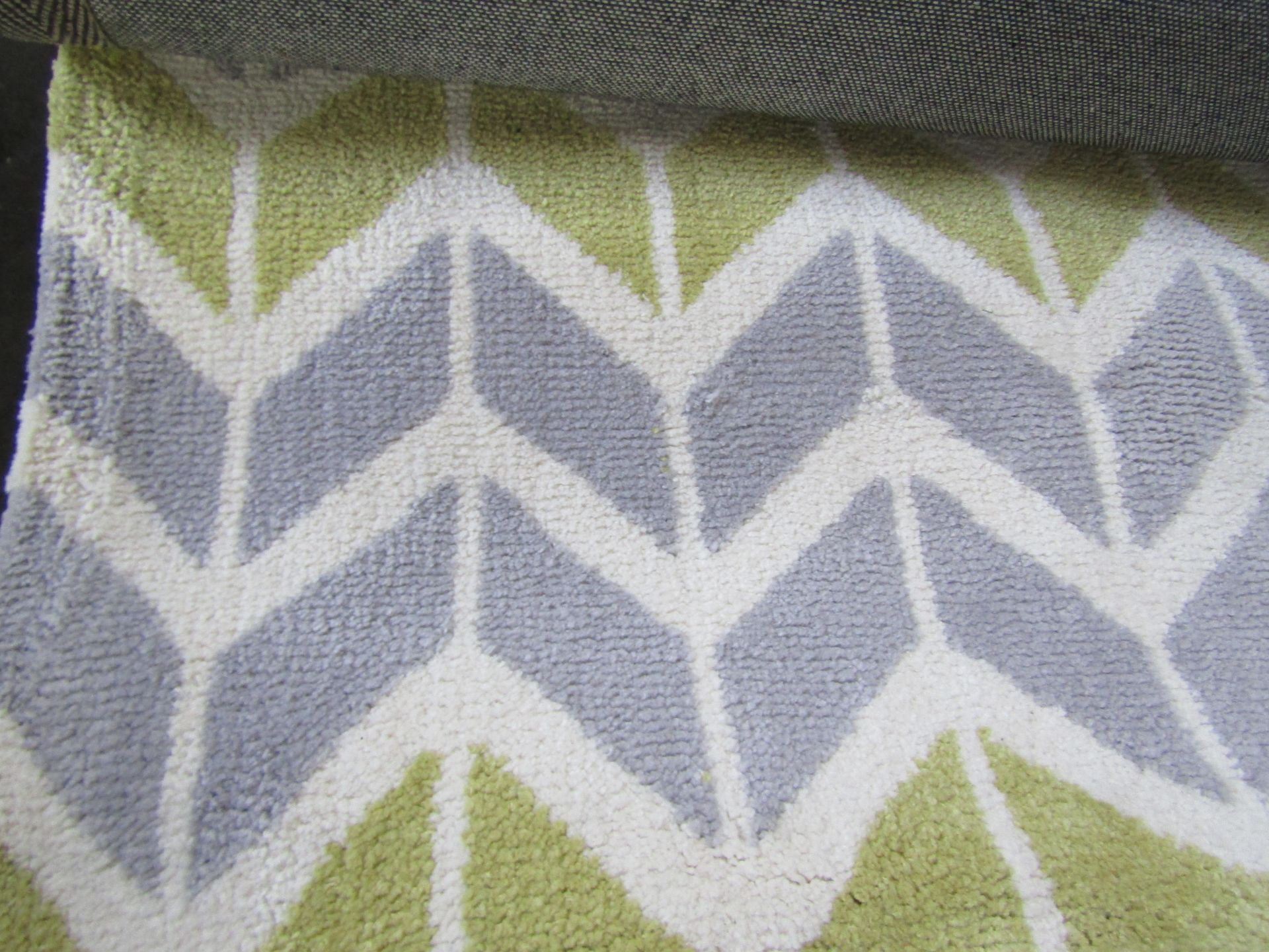 Rugstore Arlo Rug L100 X W150Cm Chevron Lemon & Grey RRP 125About the Product(s)Whether you are - Image 2 of 2