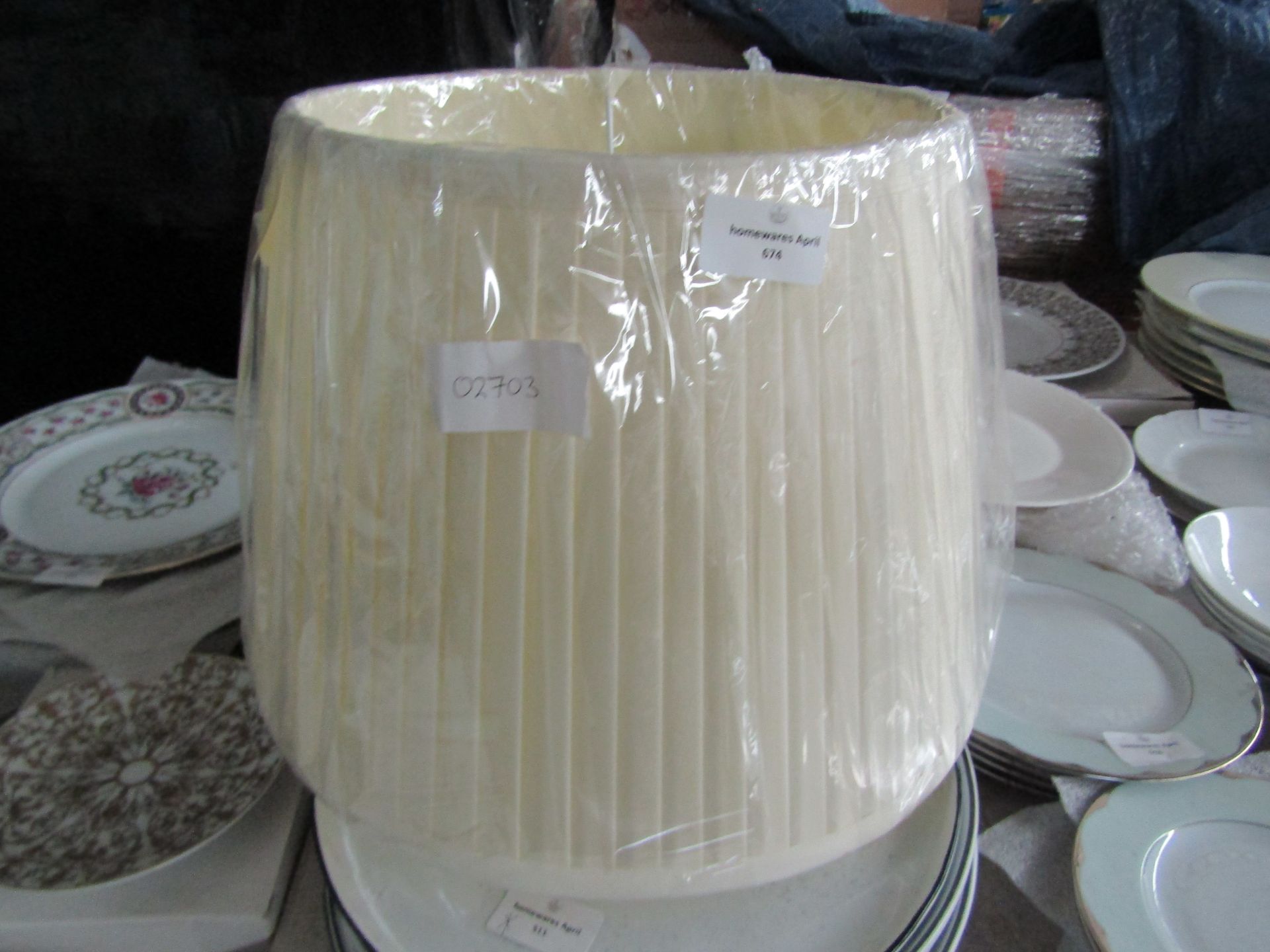 Cream Lampshade 35cm 50About the Product(s)Unidentified ProductSeller Ref: HOM-APM-02703/HOM-APM-