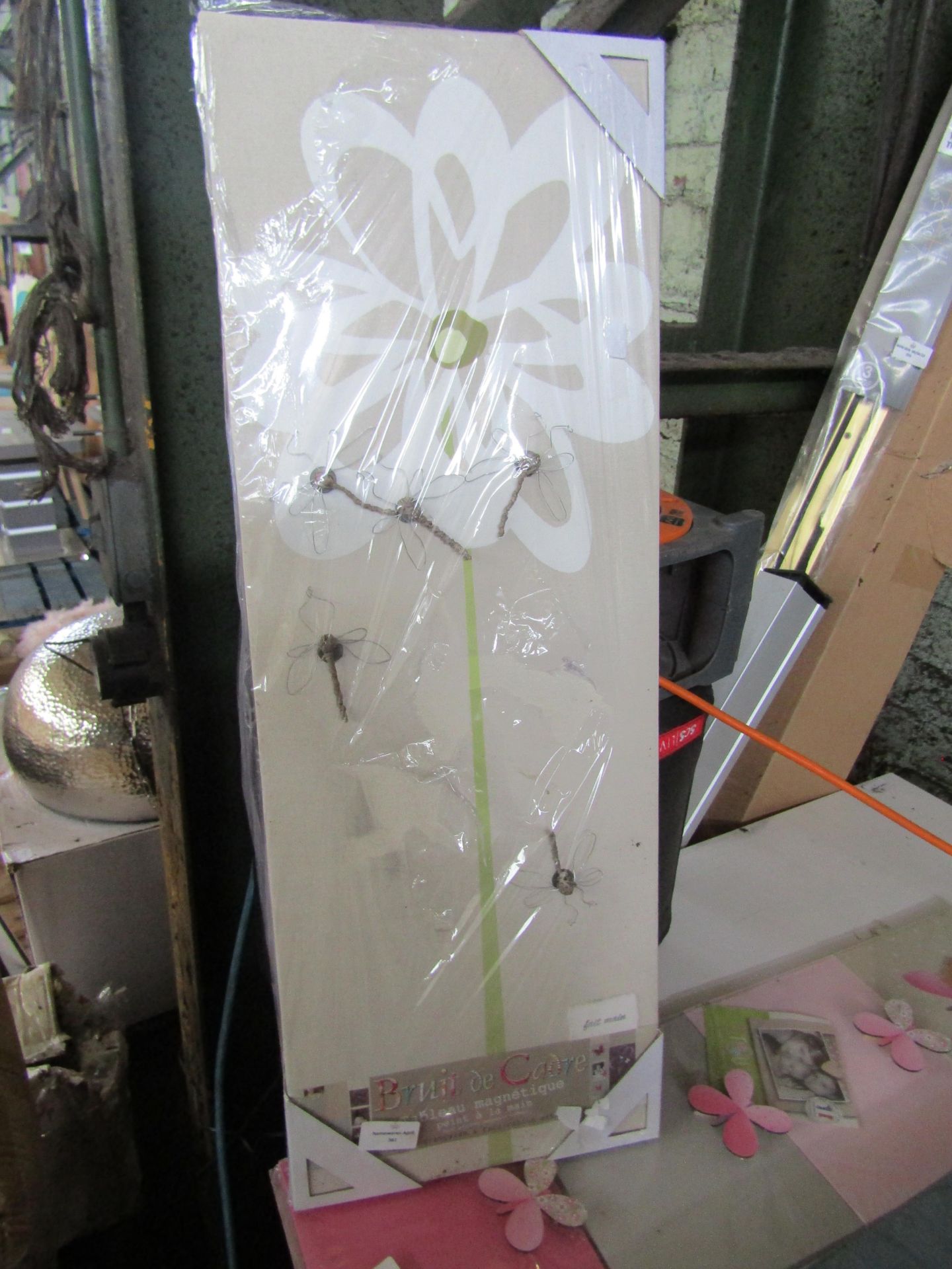 Magnetic Notice Boards (Floral) with Wire Dragonfly Magnets - New. (DR708)