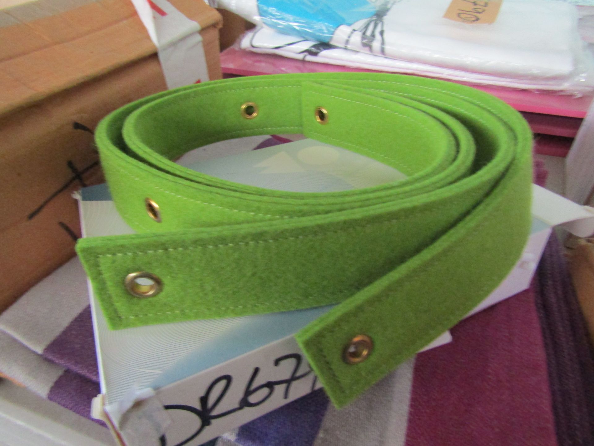 Merino Wool Shelf Brackets - Green - New & Boxed. (DR674)