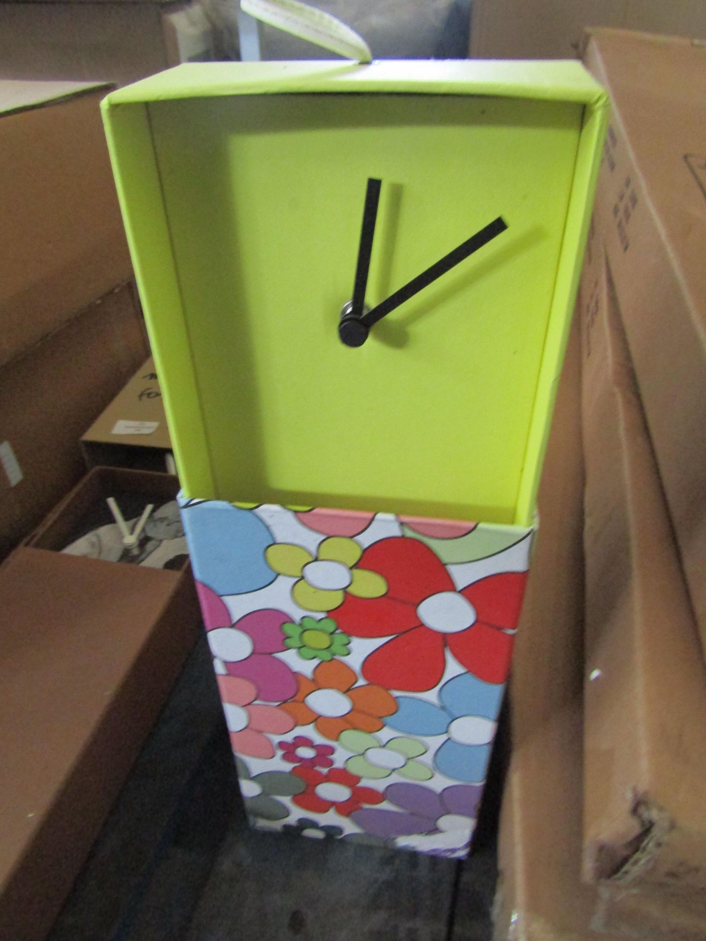 Clock In A Box - Flowers - New. (DR798)