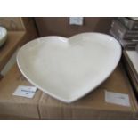 5x Heart Shape Small Plate 21cm x 23cm - New & Boxed. (76)