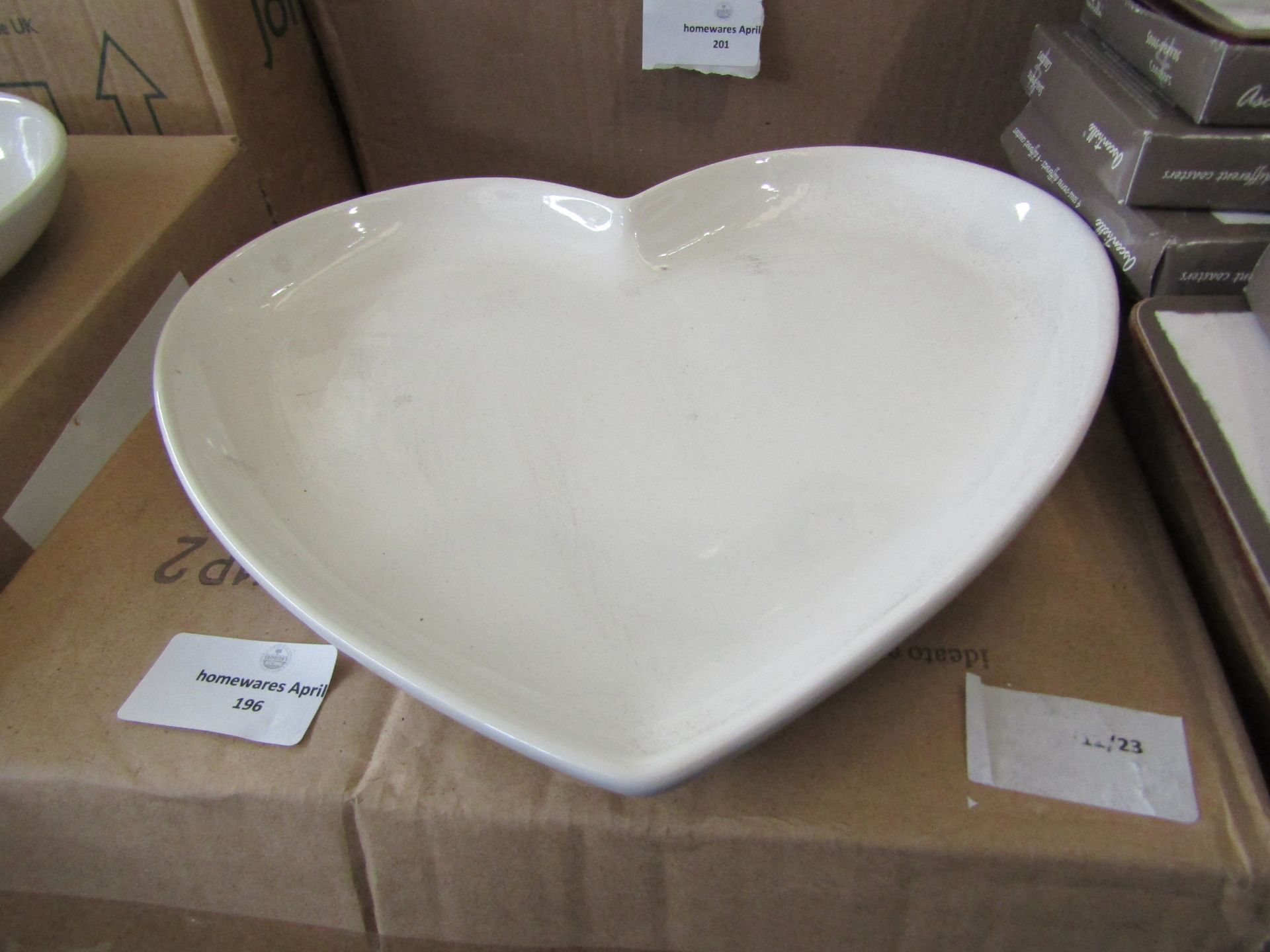 5x Heart Shape Small Plate 21cm x 23cm - New & Boxed. (76)