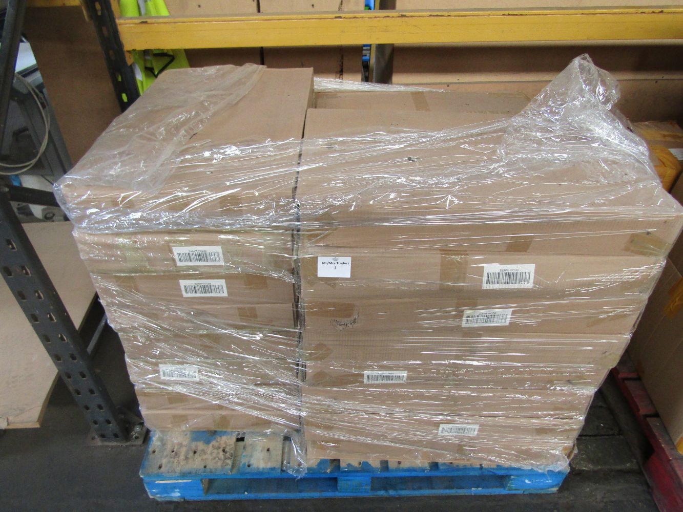 Huge Traders pallets of online customer returns, warehouse clearance stock and clothing pallets