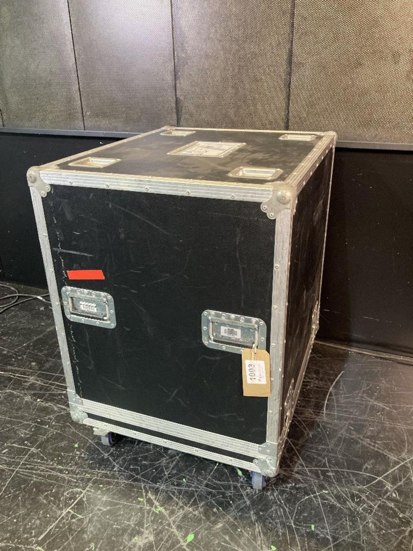 RCF 8004-AS Powered Subwoofer & Heavy Duty Mobile Flight Case - Image 10 of 10