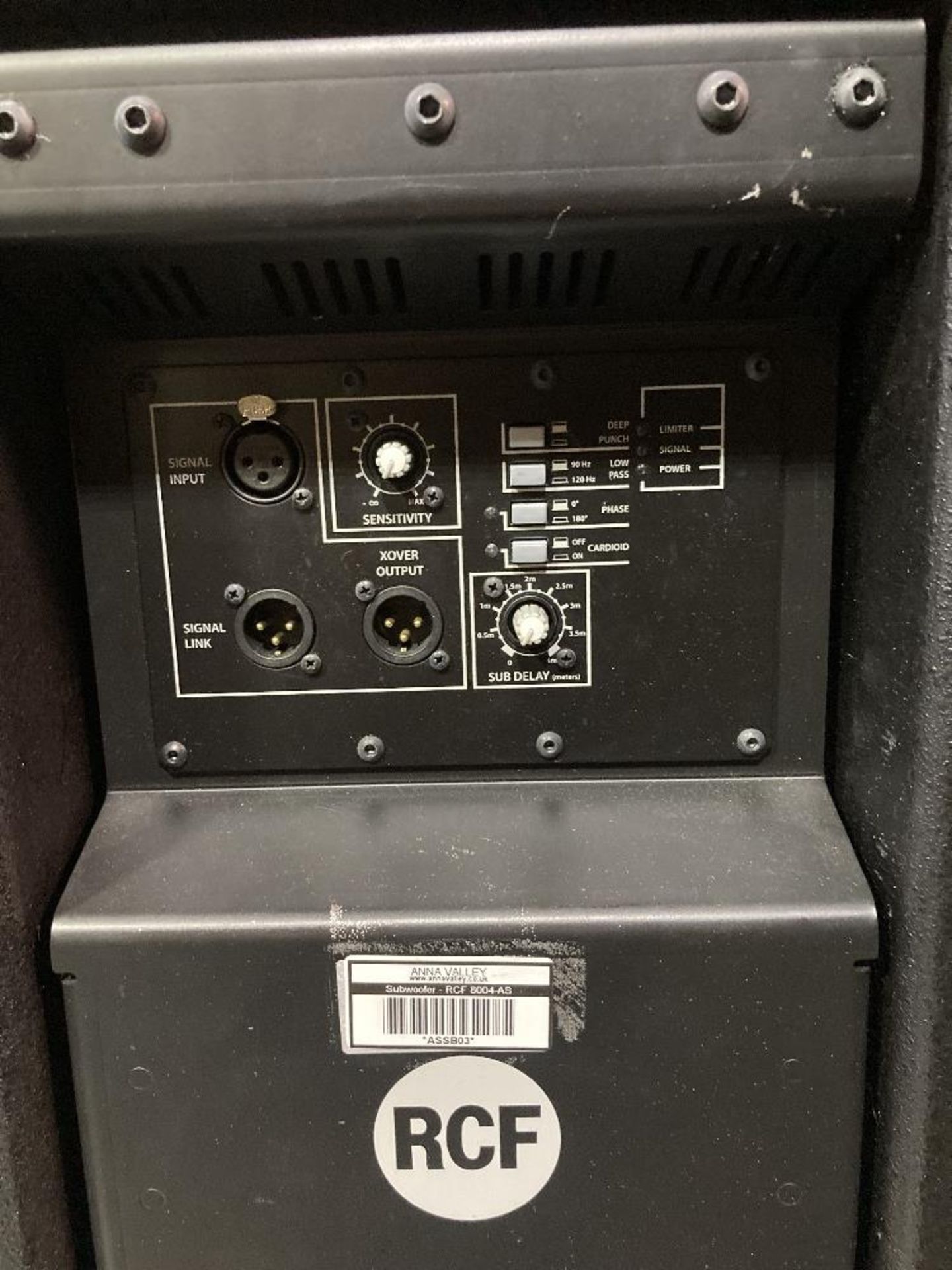 RCF 8004-AS Powered Subwoofer & Heavy Duty Mobile Flight Case - Image 7 of 10