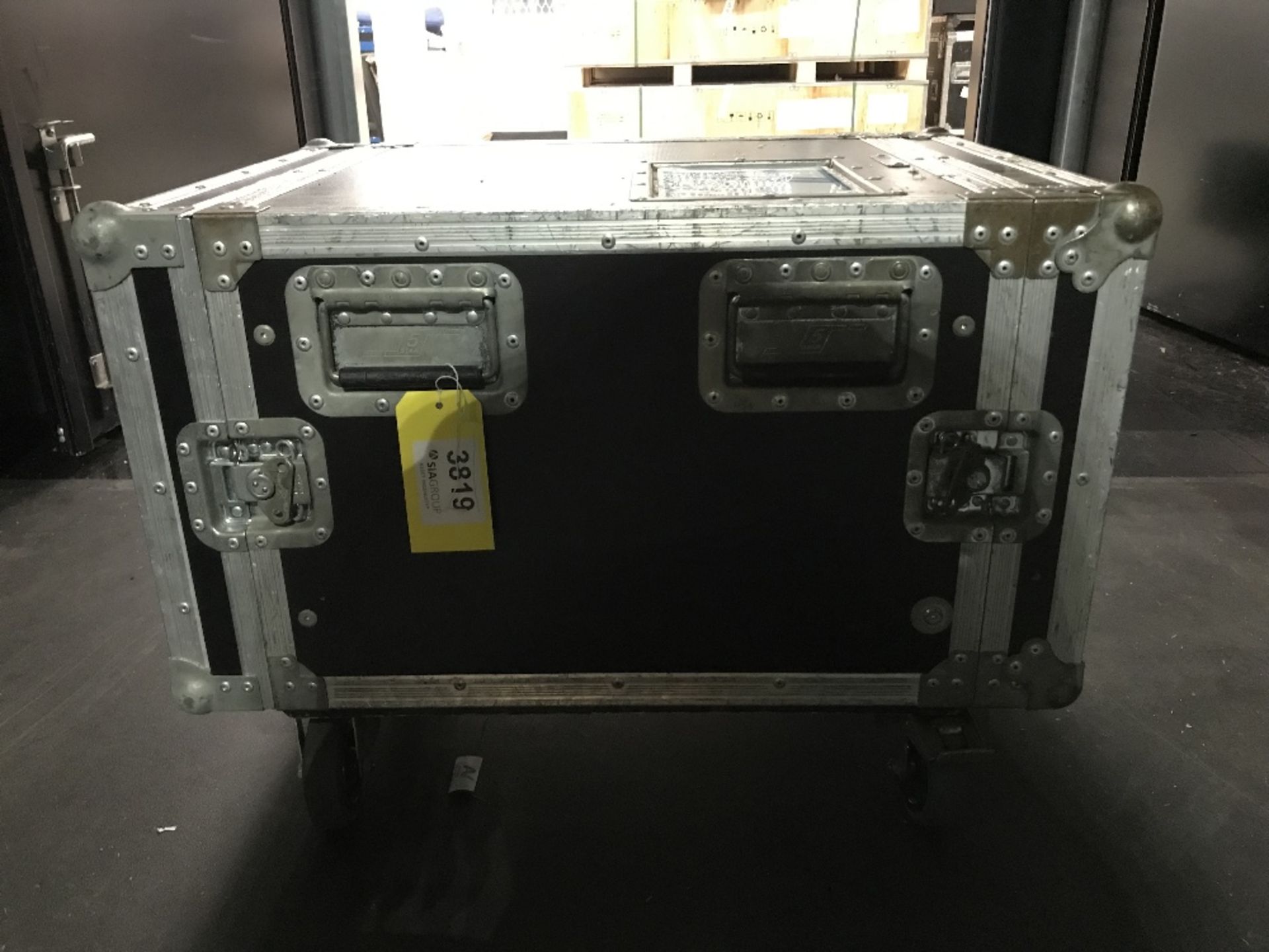 Medium Flight Case - Image 2 of 2