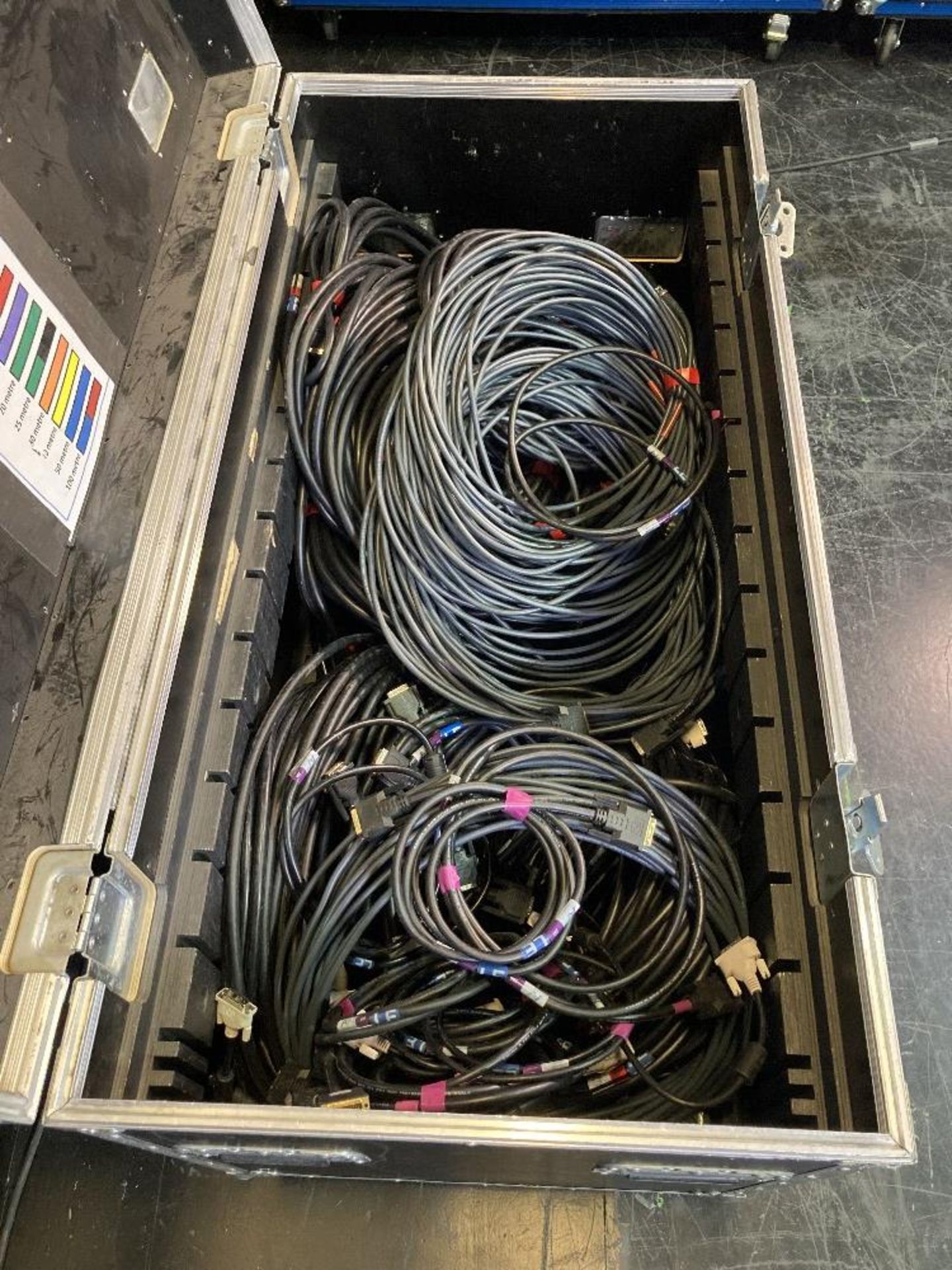 Quantity of Display Cable - Flight Case NOT INCLUDED - Bild 2 aus 7