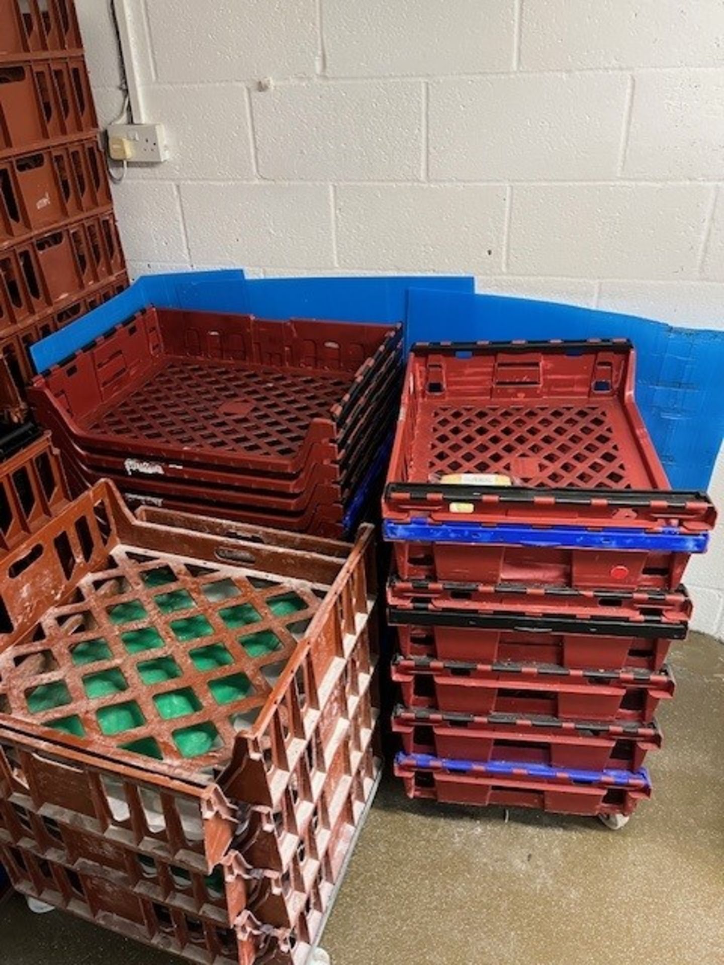 Large quantity of plastic crates - Bild 5 aus 5