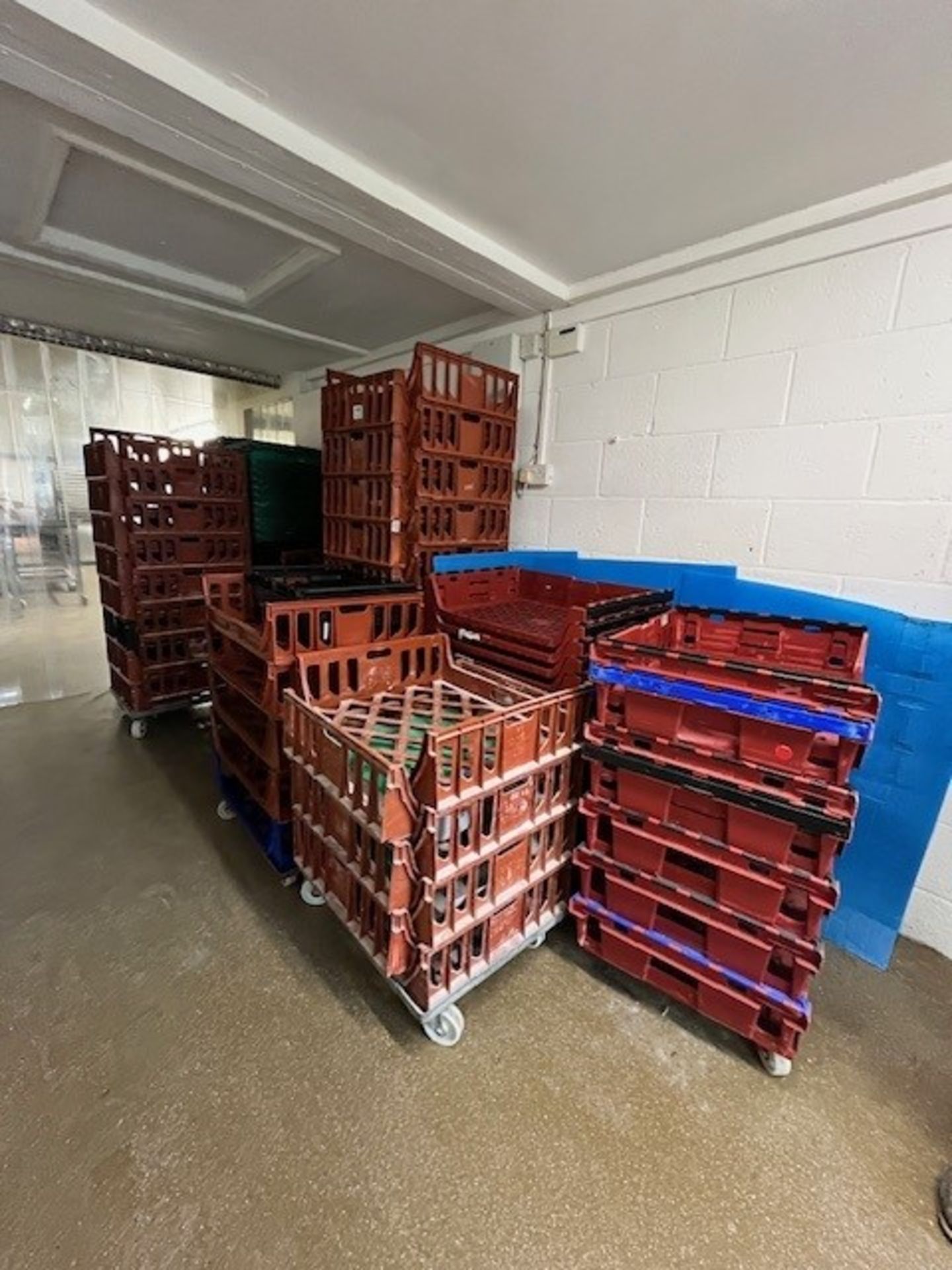 Large quantity of plastic crates - Image 2 of 5