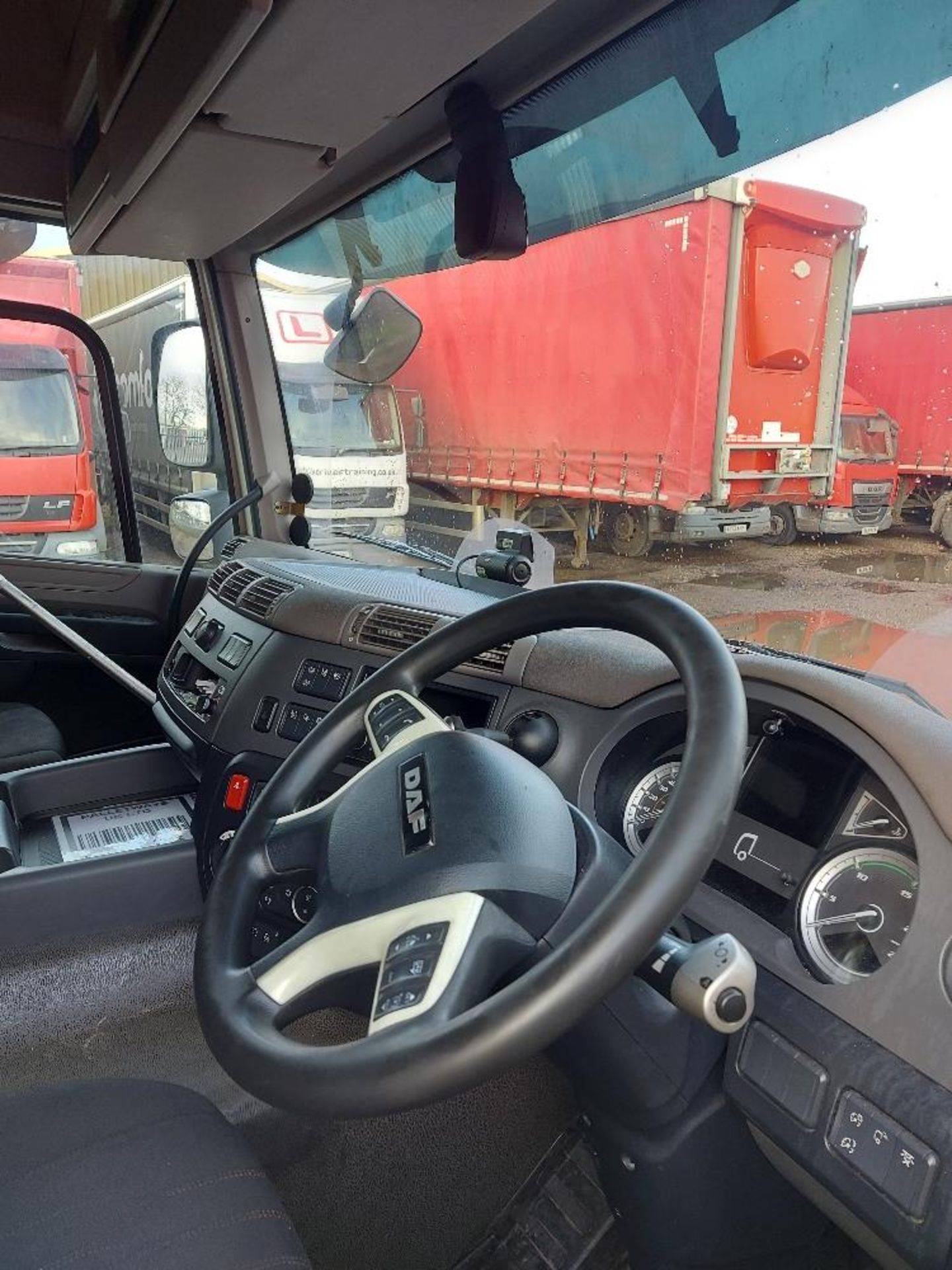 DAF CF 480 FTG Space Cab 6x2 Tractor Unit - Image 8 of 12
