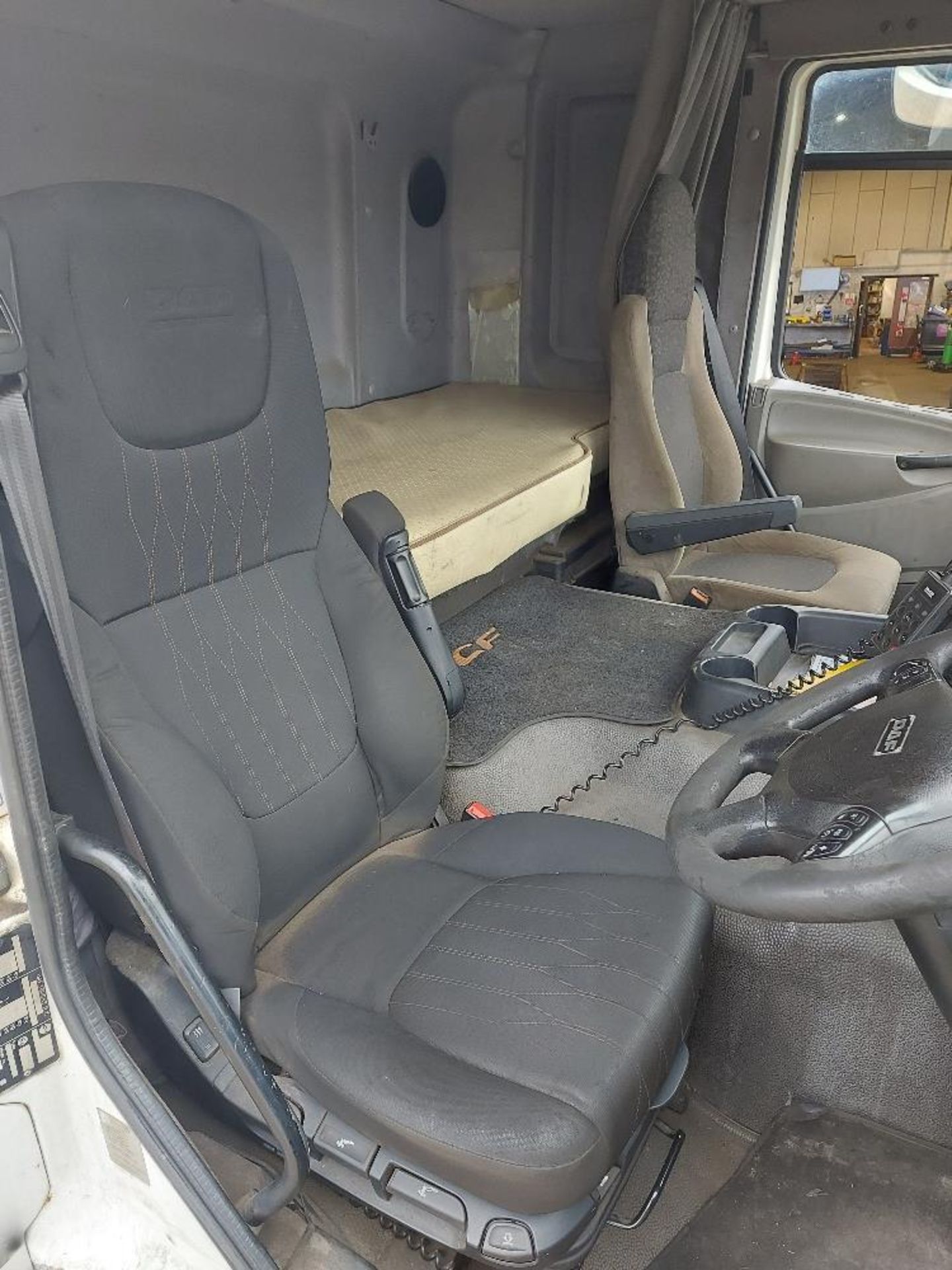 DAF CF85.410 Tractor Unit - Image 7 of 11