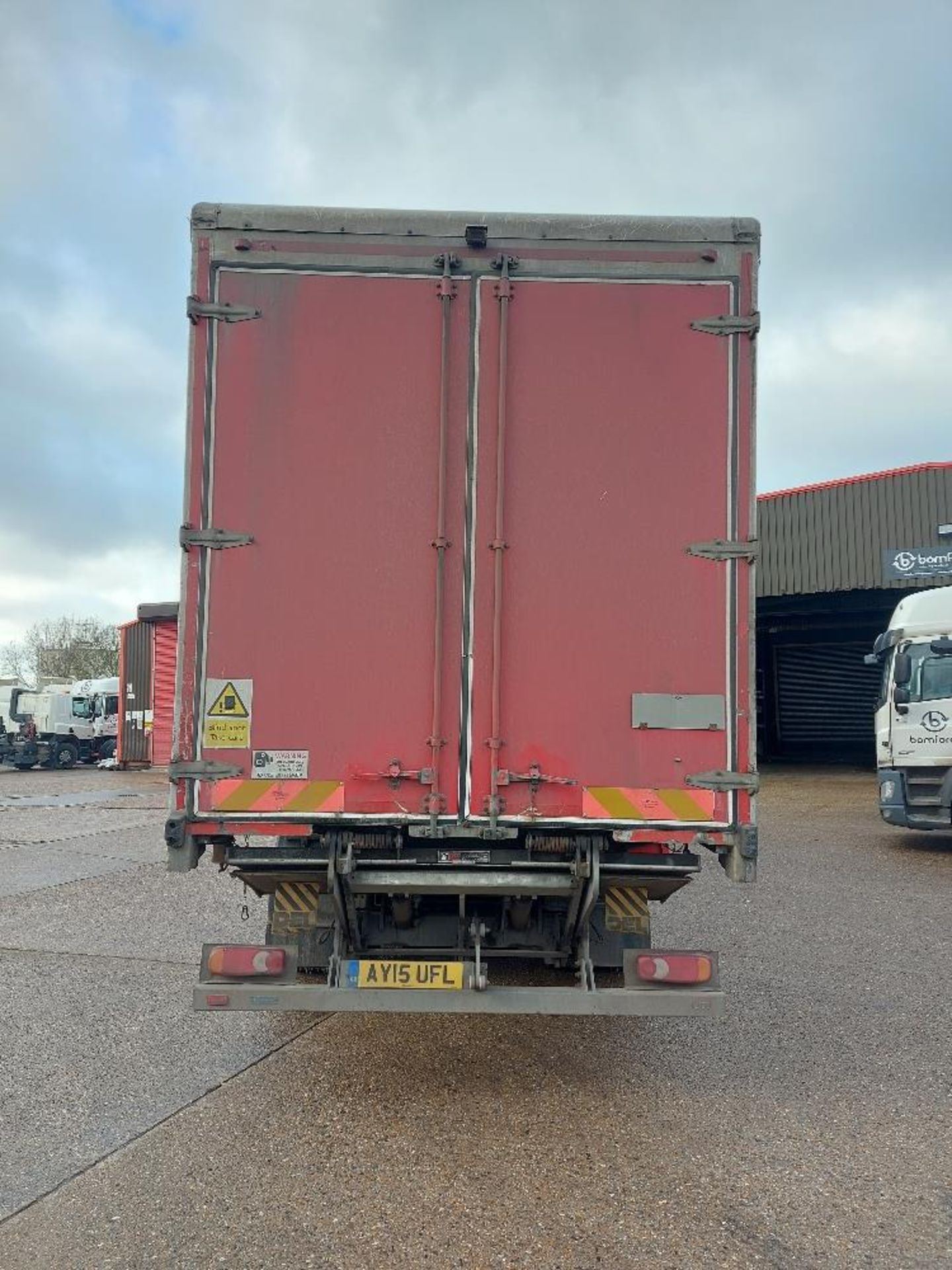 DAF LF 250 4x2 Rigid 18T Curtain Side Lorry with Tail Lift - Image 6 of 11