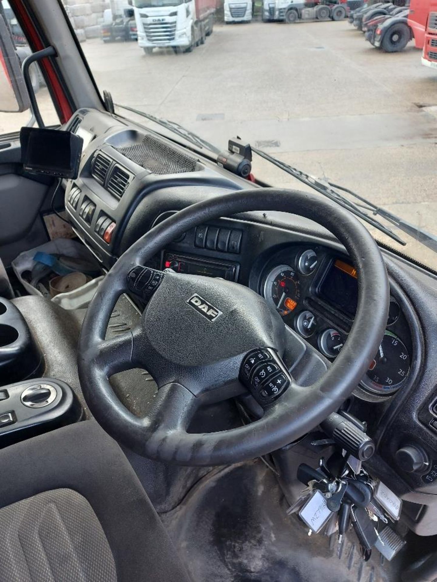 DAF L55.250 4x2 Rigid 18T Curtain Side Lorry with Tail Lift - Image 8 of 10