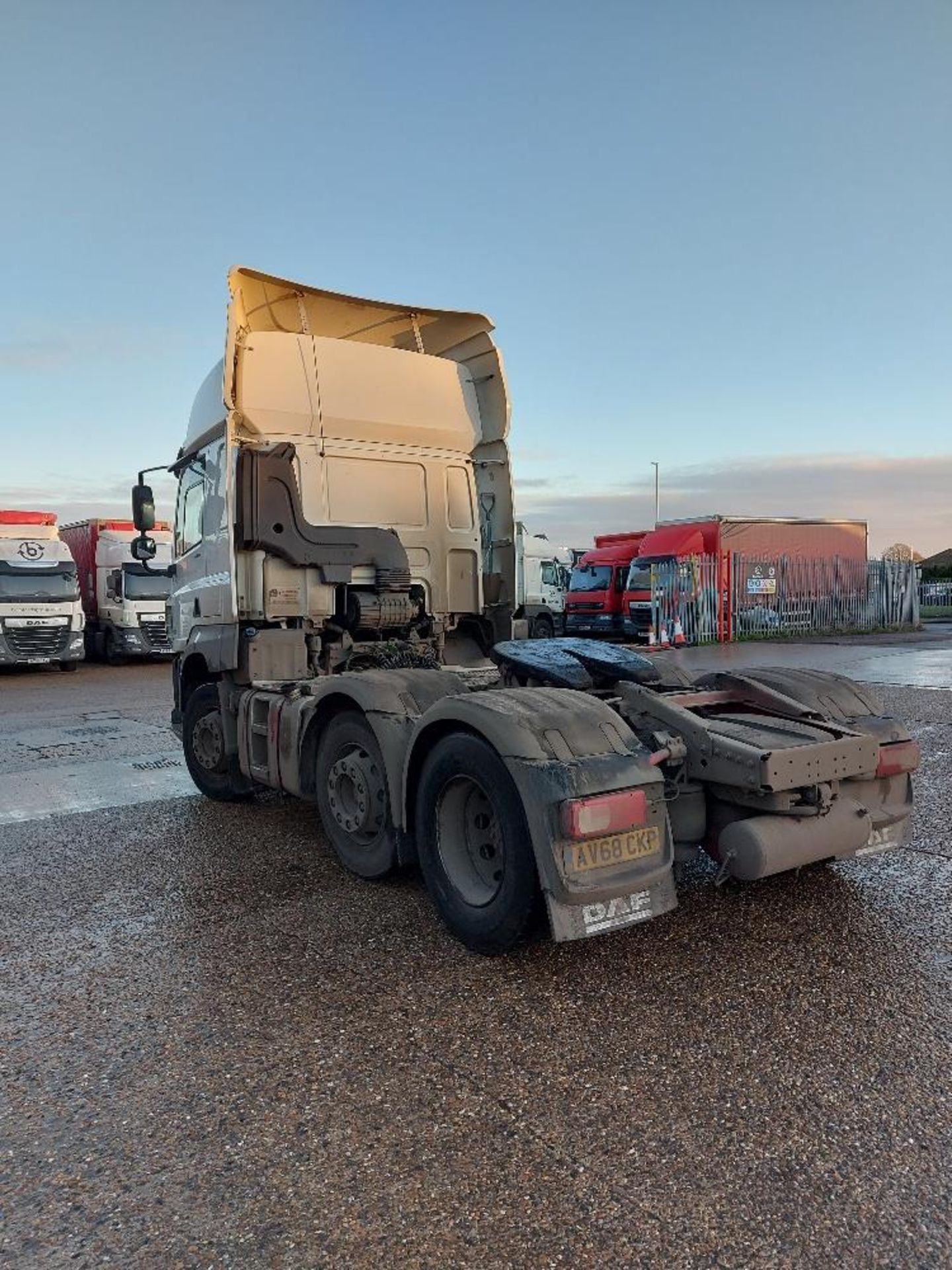 DAF CF 480 FTG Space Cab 6x2 Tractor Unit - Image 4 of 11