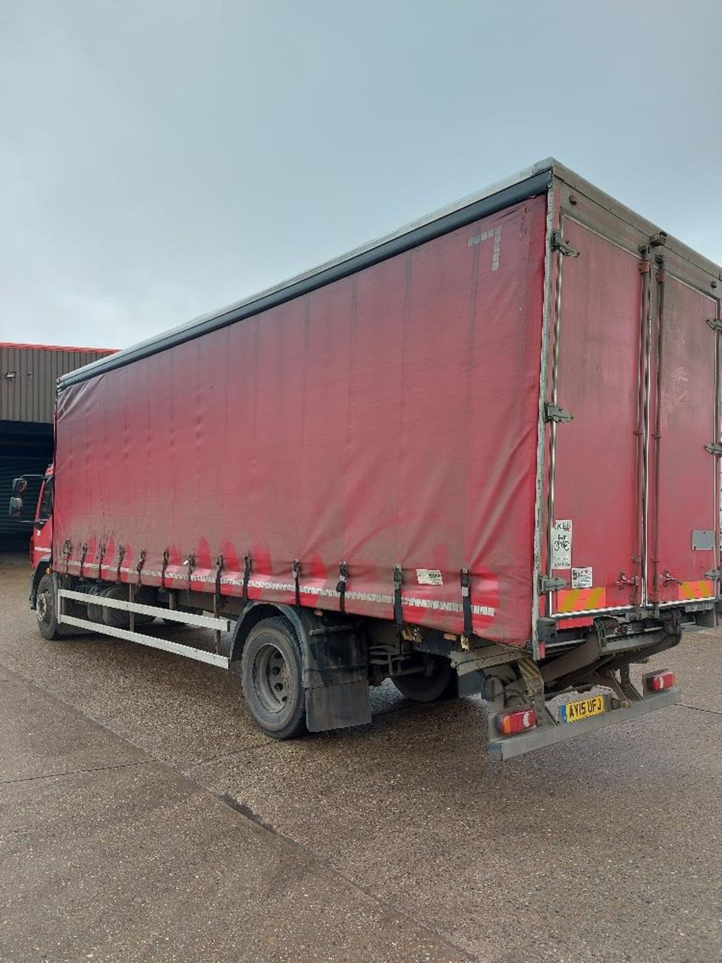 DAF LF 250 4x2 Rigid 18T Curtain Side Lorry with Tail Lift - Image 4 of 11