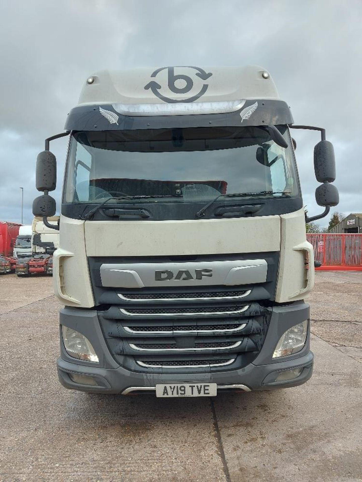 DAF CF 480 FTG Space Cab 6x2 Tractor Unit - Image 3 of 9