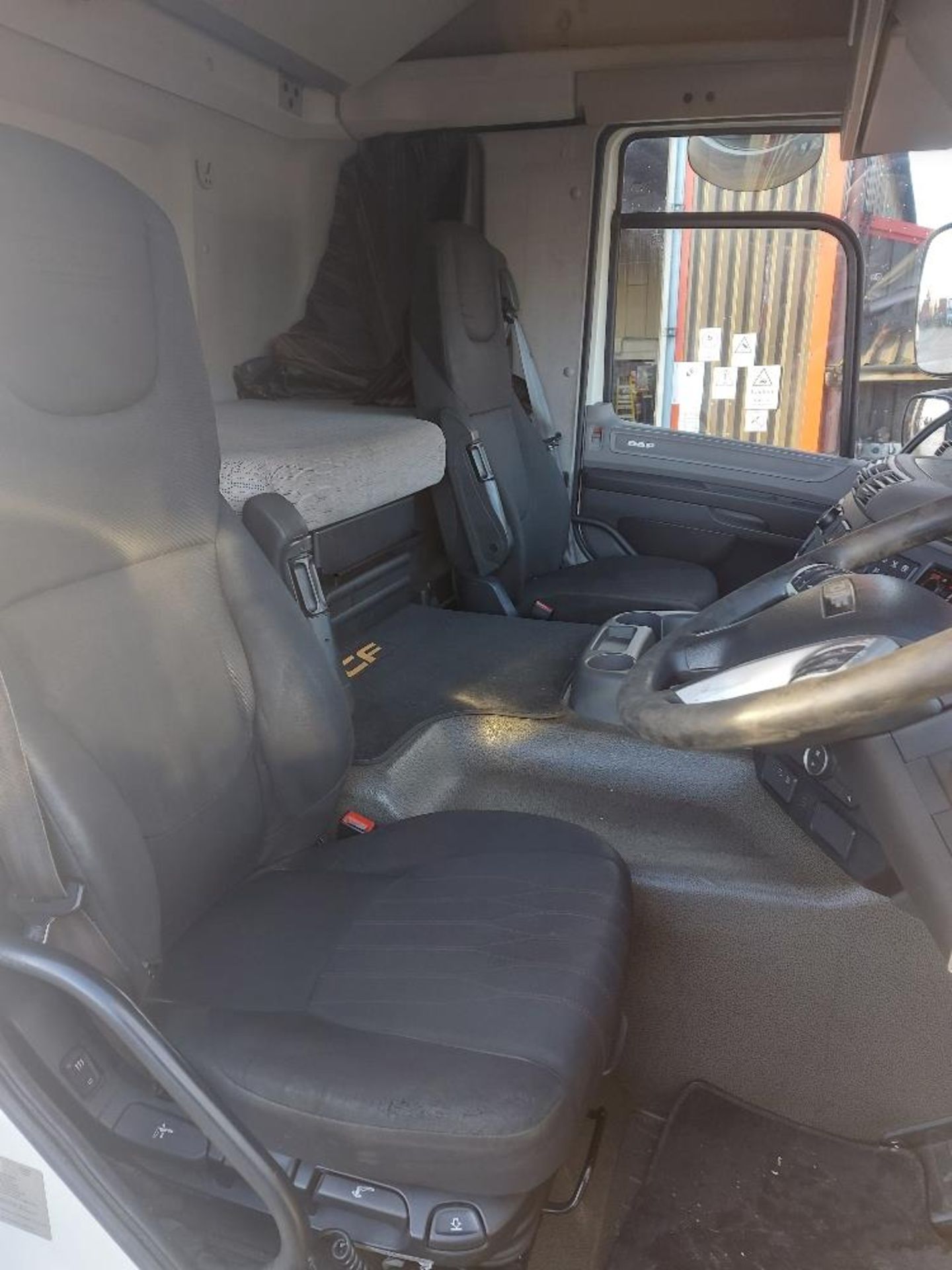 DAF CF 480 FTG Space Cab 6x2 Tractor Unit - Image 7 of 11