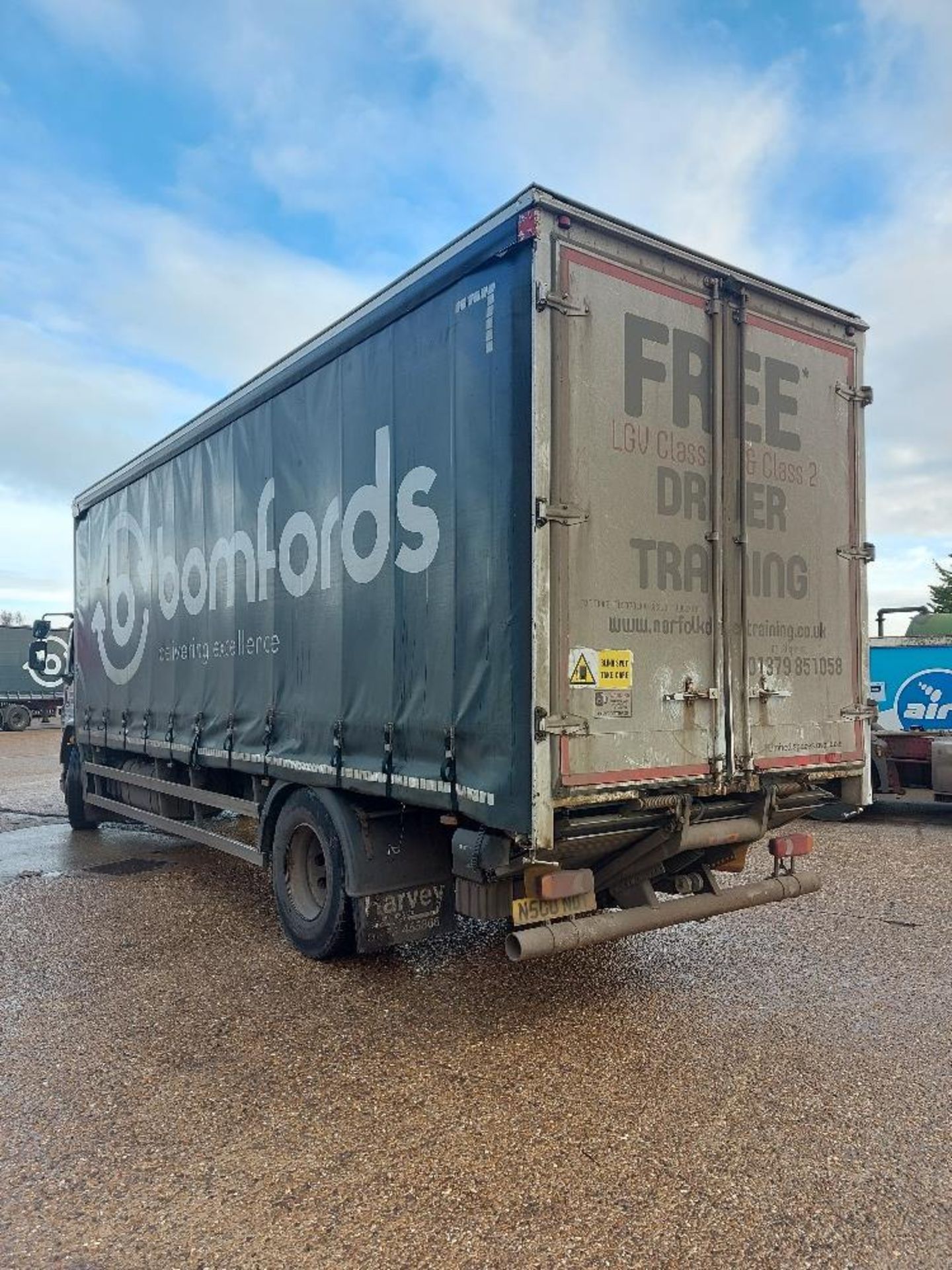 DAF L55.250 4x2 Rigid 18T Curtain Side Lorry with Tail Lift - Image 4 of 10