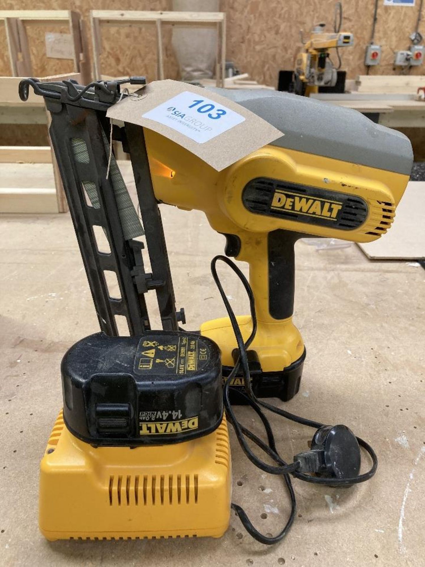 Dewalt DC610 Cordless Nailer, Charger and Spare Battery - Image 5 of 5