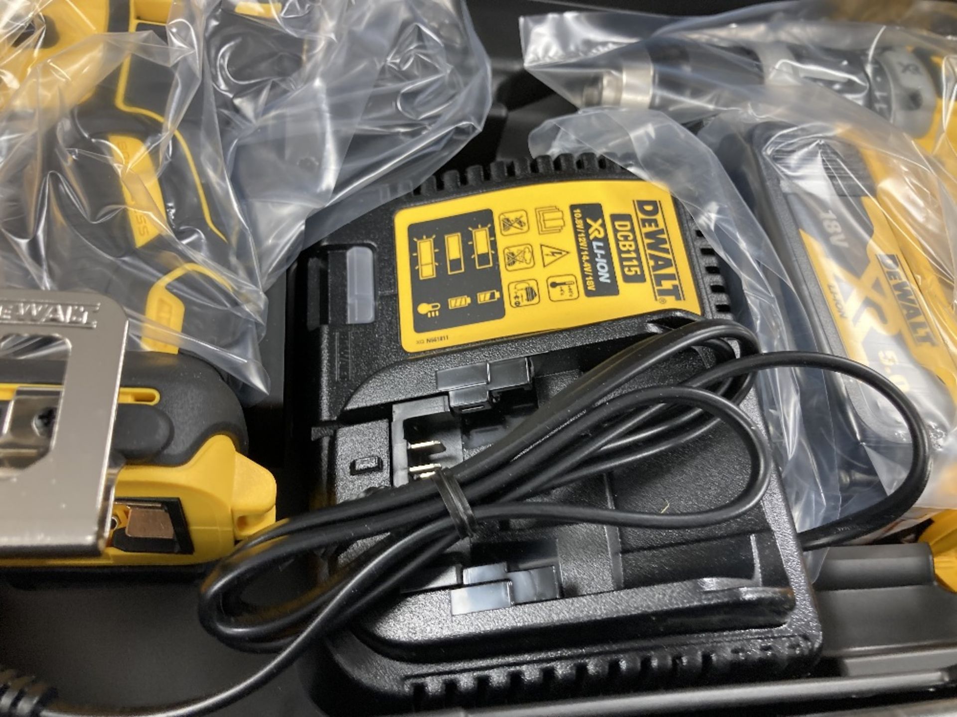 DeWalt DCK266P2-GB 18V XR Brushless Combi Drill & Impact Driver Twin Kit with 2x 5.0Ah Batteries - Image 6 of 7