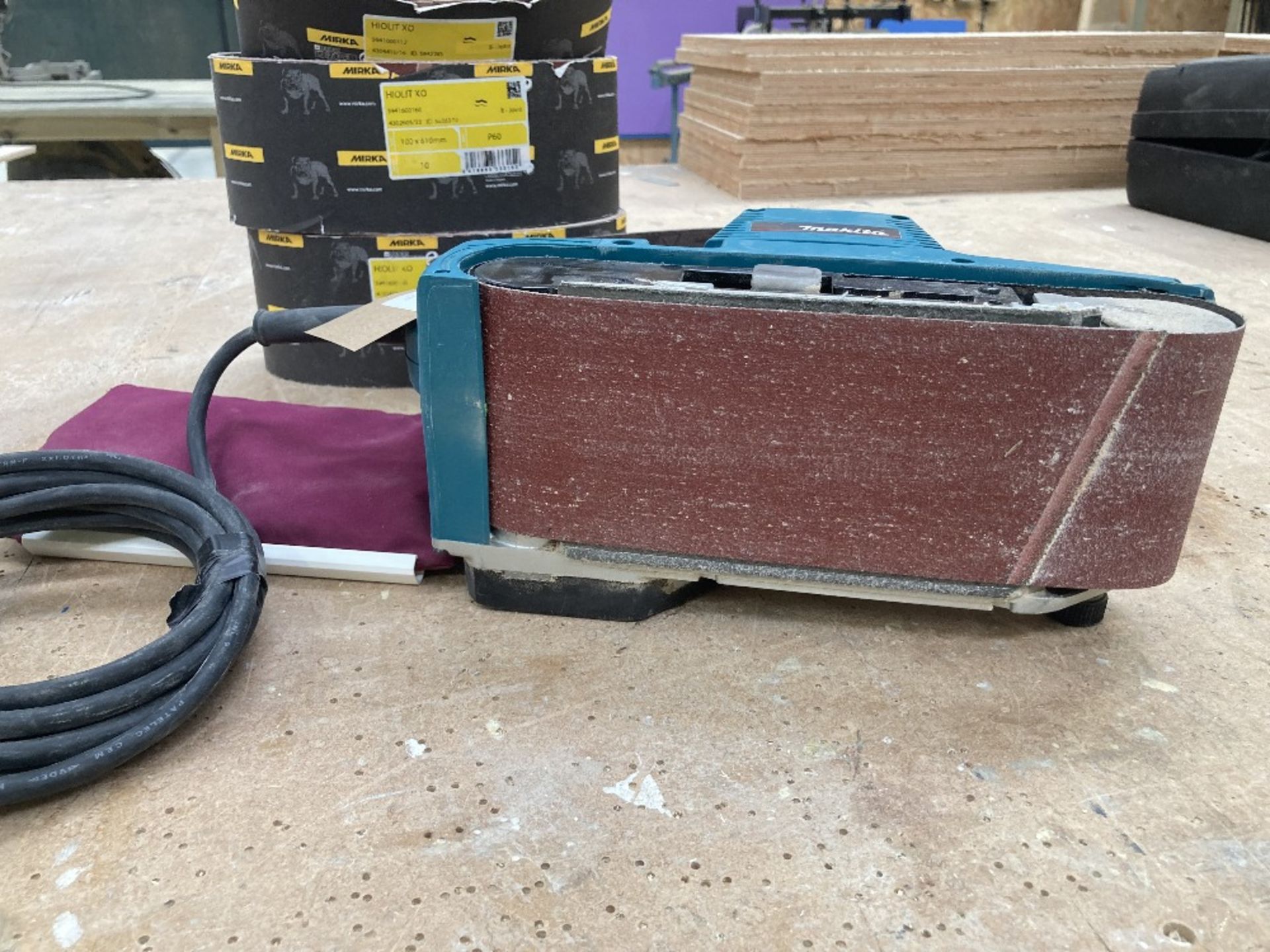 Makita 100x610mm 240v Planer Complete with Spare Sanding Belts - Image 3 of 9