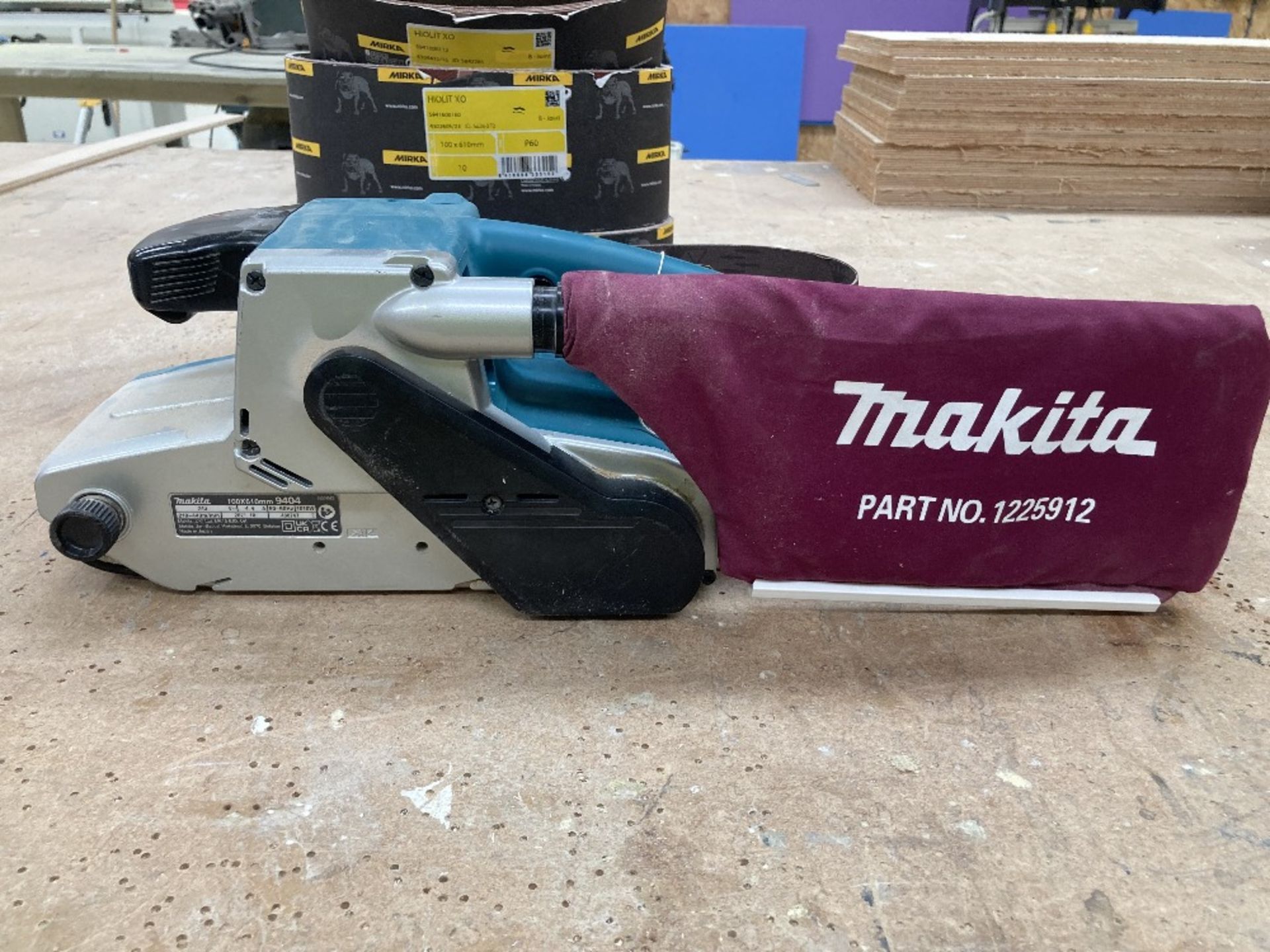 Makita 100x610mm 240v Planer Complete with Spare Sanding Belts - Image 4 of 9
