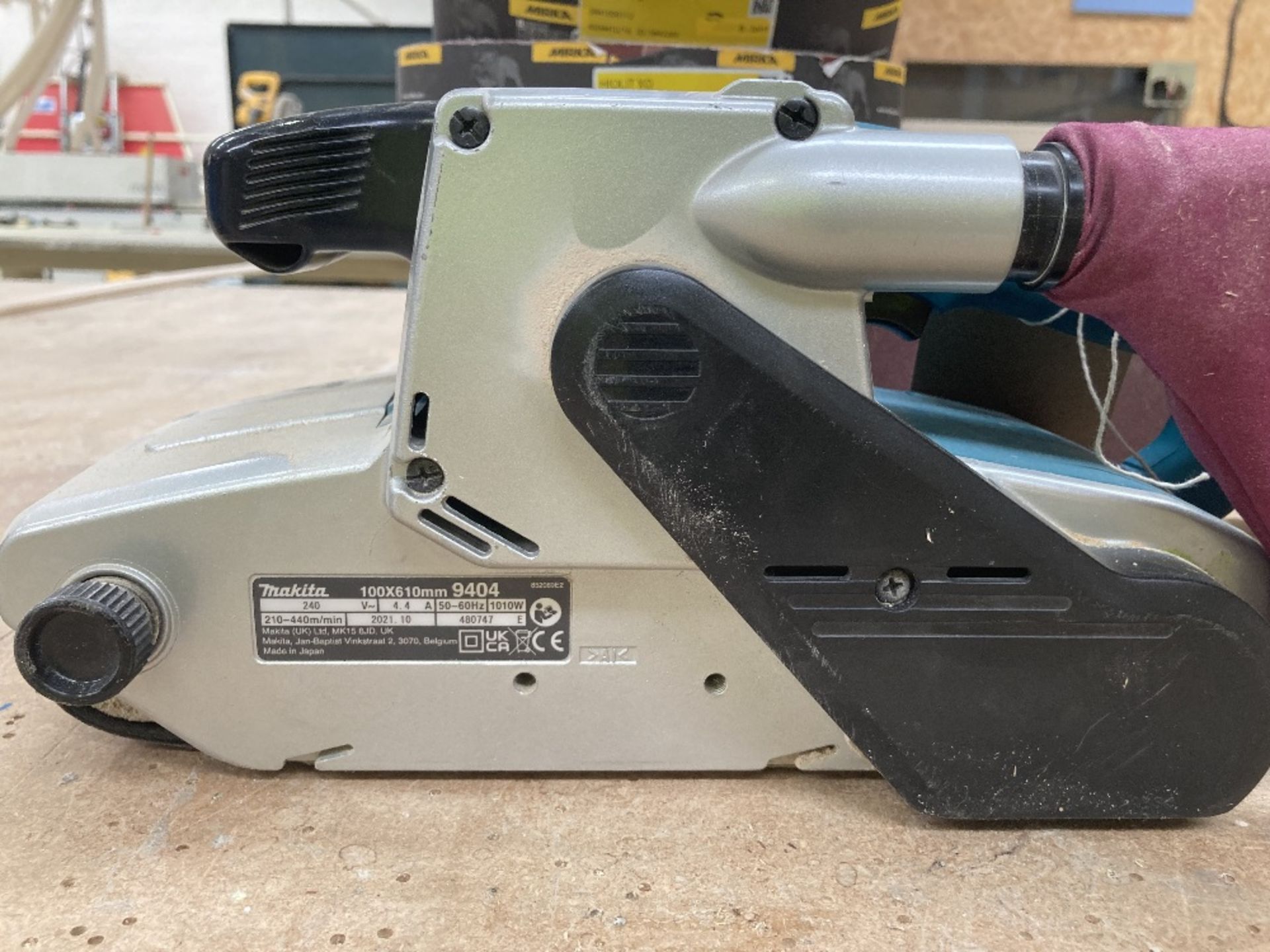 Makita 100x610mm 240v Planer Complete with Spare Sanding Belts - Image 5 of 9