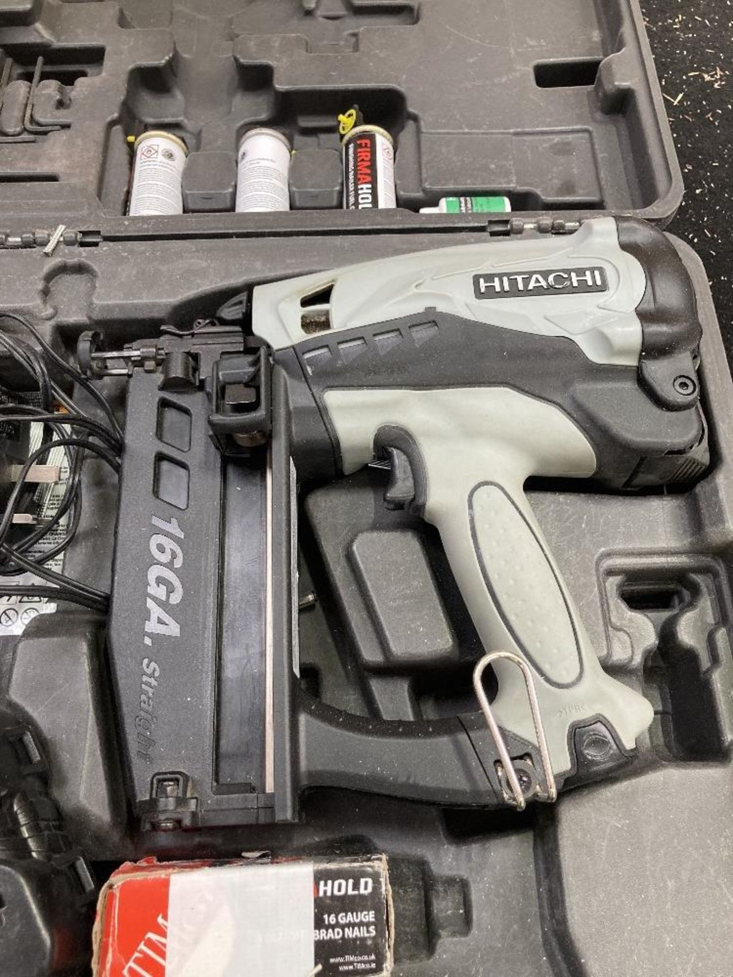 Hitachi NT 65GS Cordless Gas Finish Nailer for straight nails & Heavy Duty Carry Case - Image 2 of 8