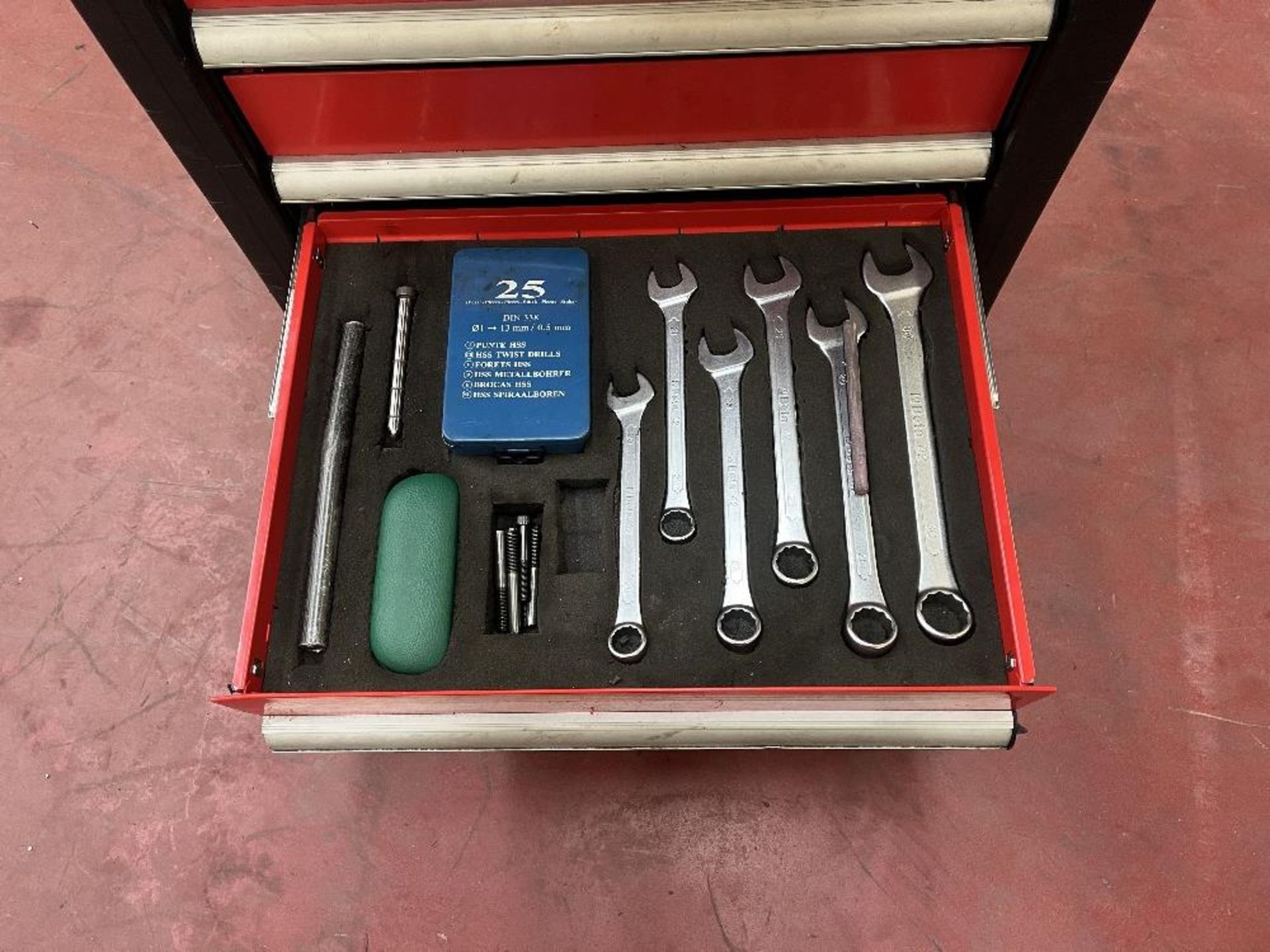 Mobile 8 drawer tool cabinets with contents - Image 11 of 11