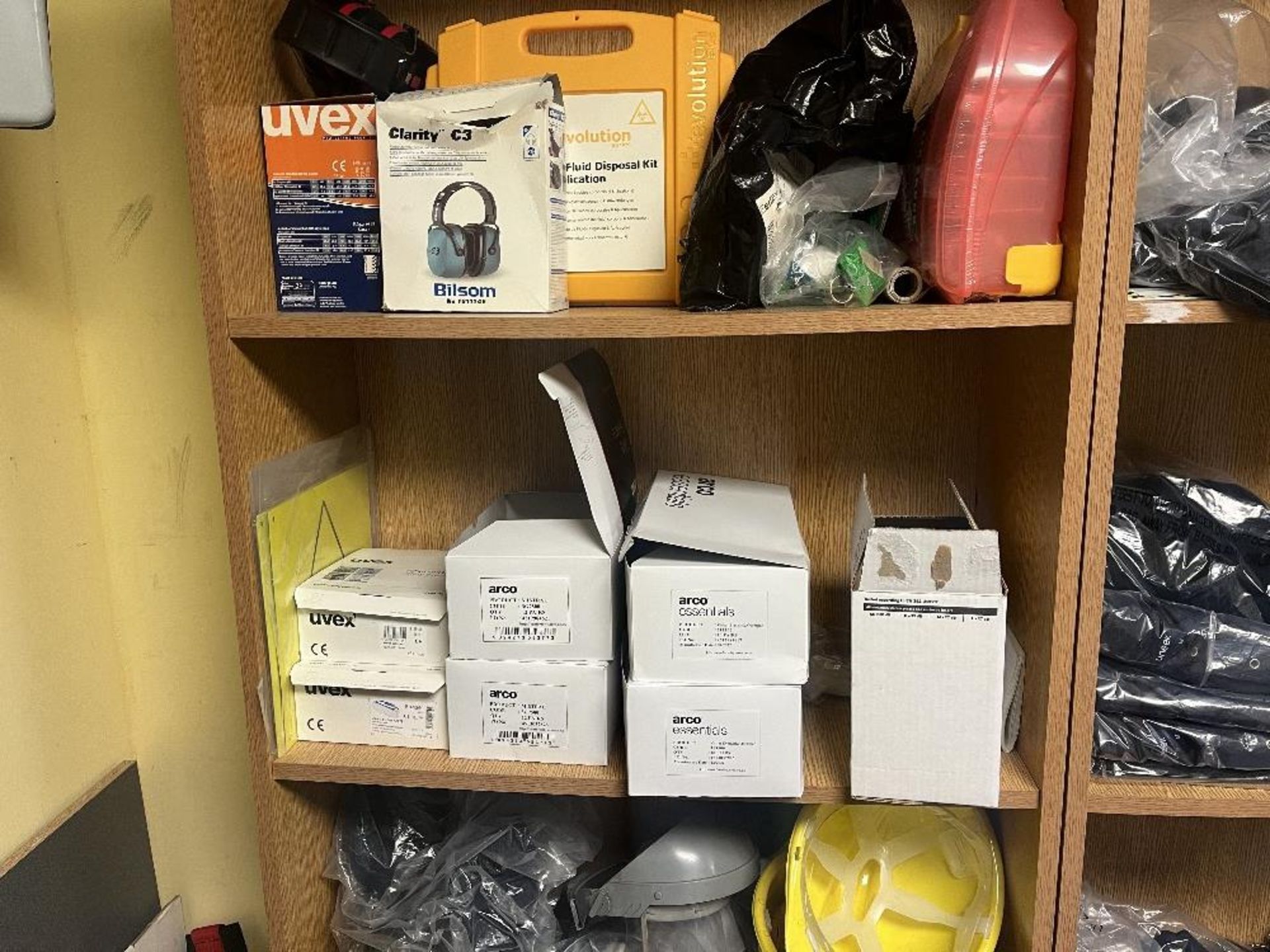 Contents of PPE shelving - Image 7 of 8