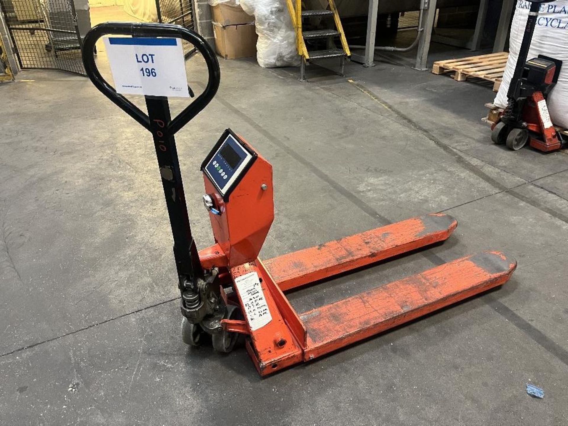 Hydraulic pallet truck with digital weigh read-out - Image 2 of 4