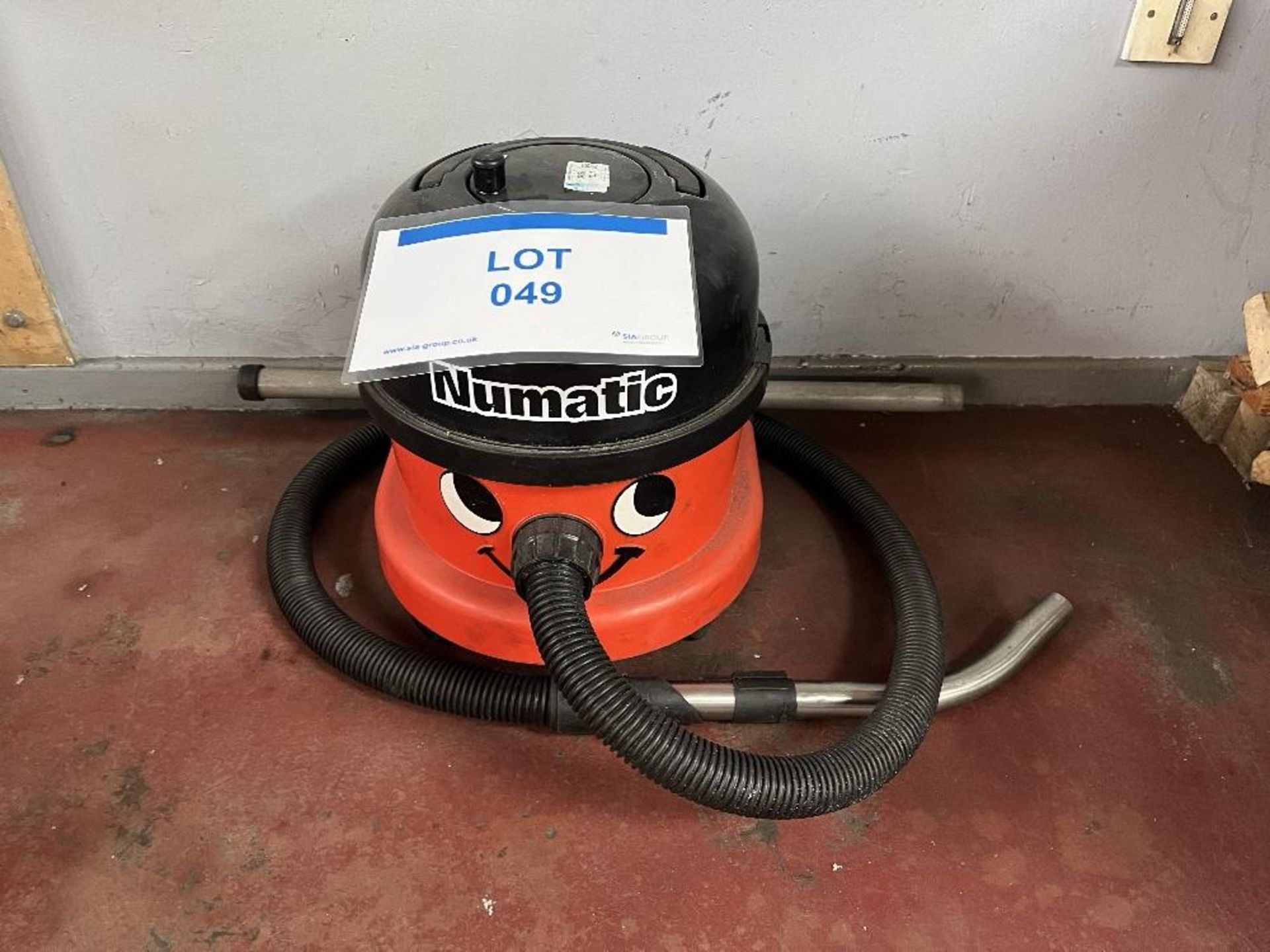 Numatic vaccum cleaner - Image 2 of 3