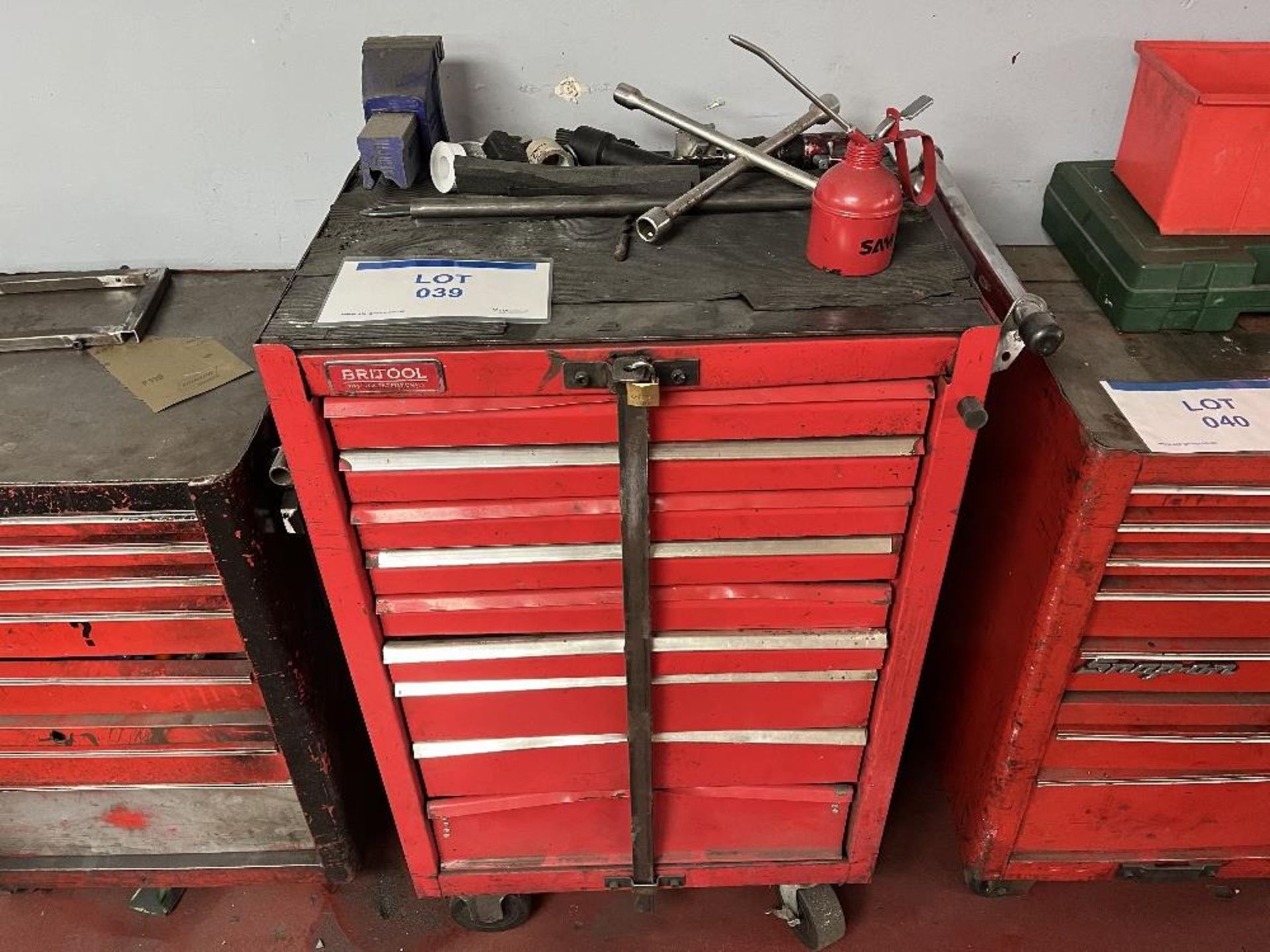 Mobile eight drawer tool cabinet with contents and fitted vice