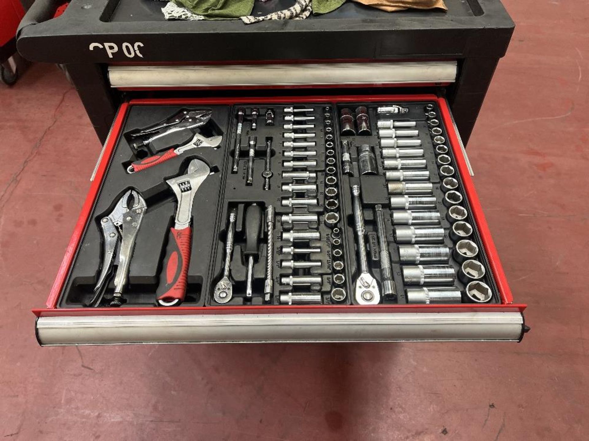 Mobile 8 drawer tool cabinets with contents - Image 6 of 12