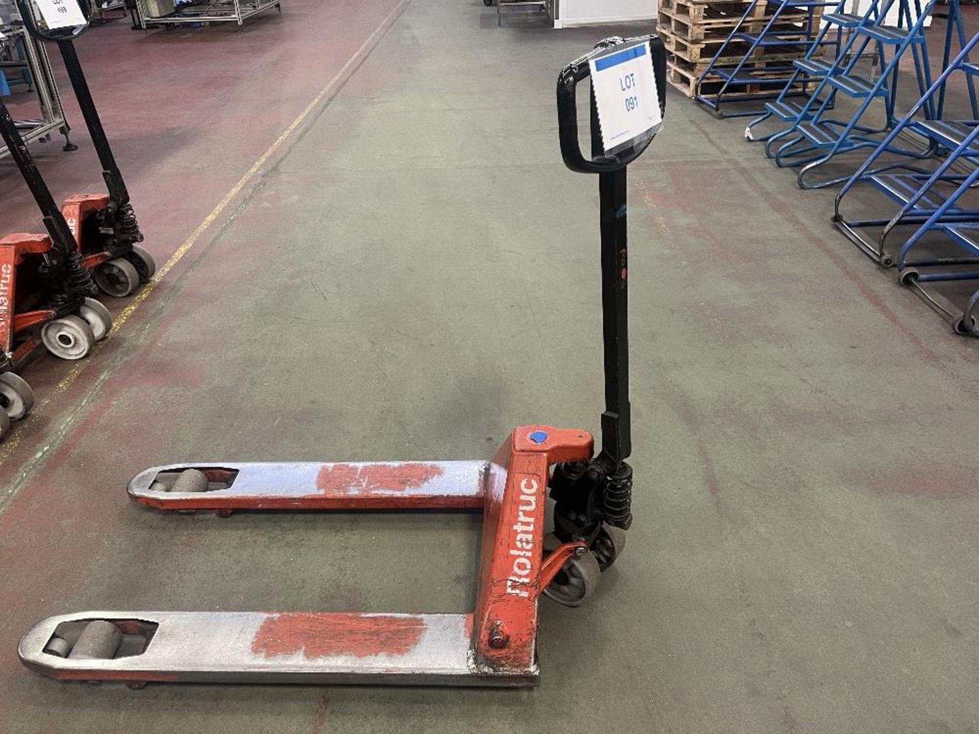 BT LM23 Pallet Truck - 2300kg max load - Image 2 of 2