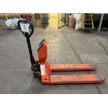 Hydraulic pallet truck with digital weigh read-out