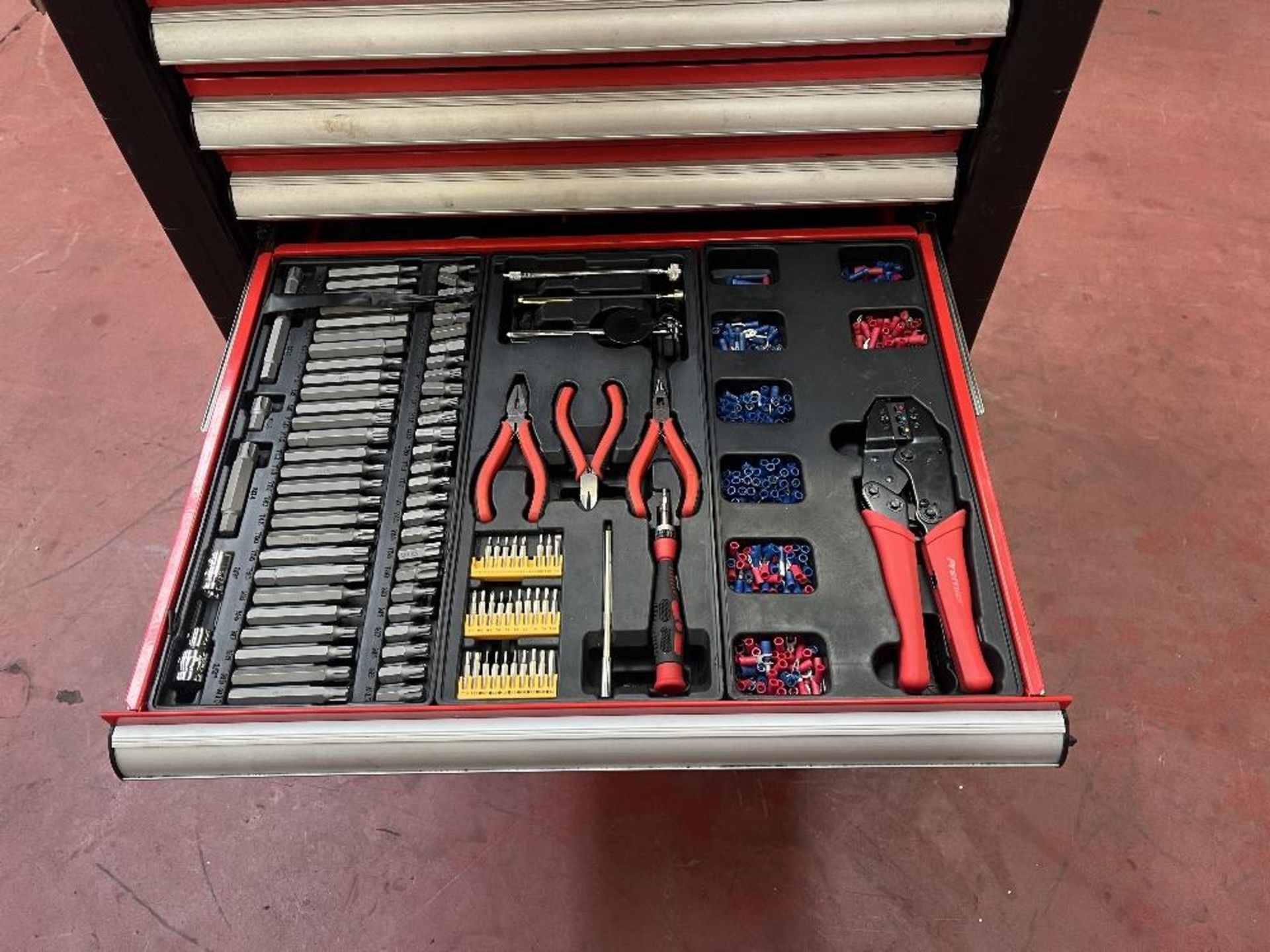 Mobile 8 drawer tool cabinets with contents - Image 10 of 12