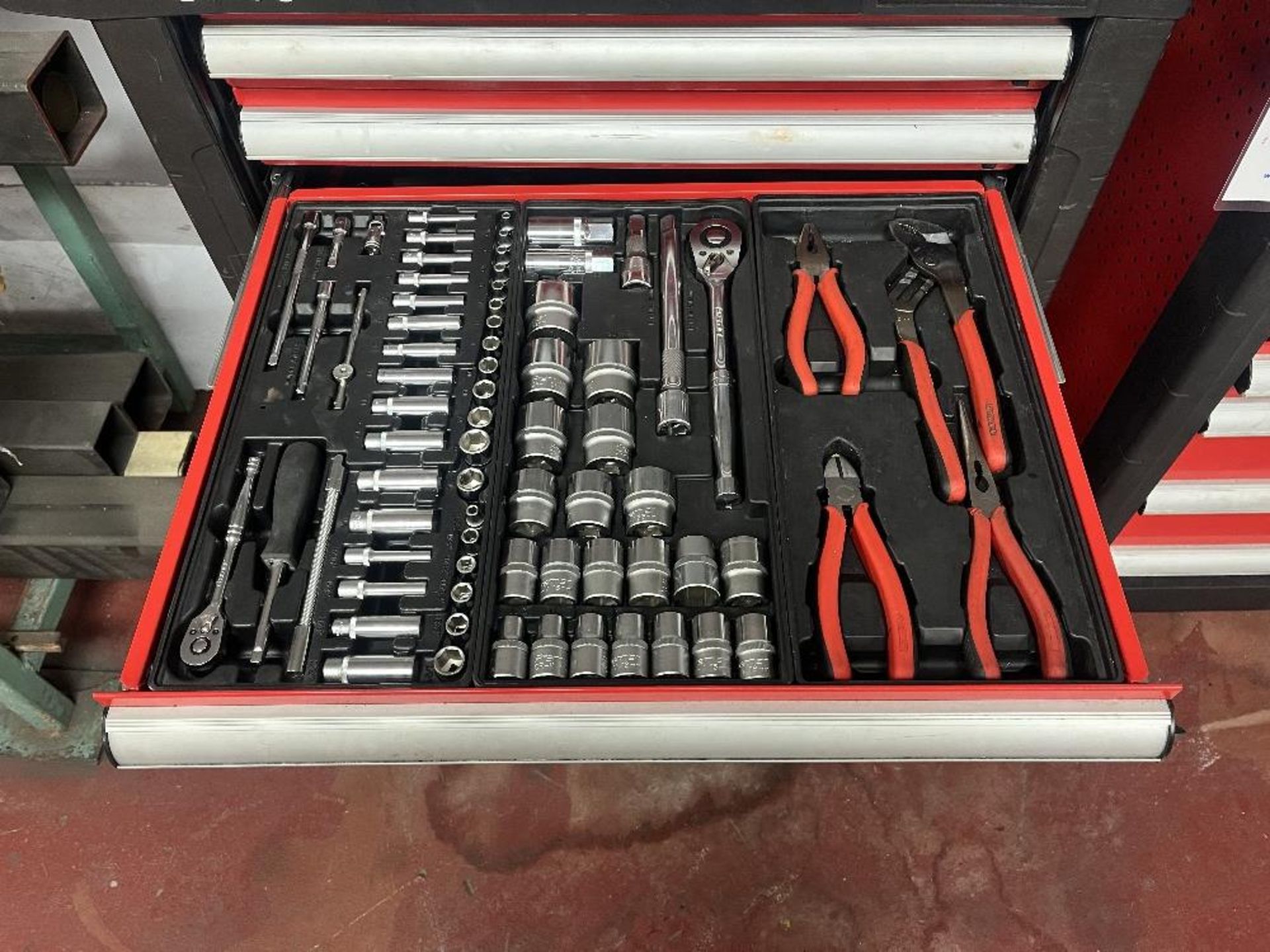 Mobile eight drawer tool cabinet with contents - Image 6 of 11