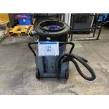 Mobile heavy duty vacuum