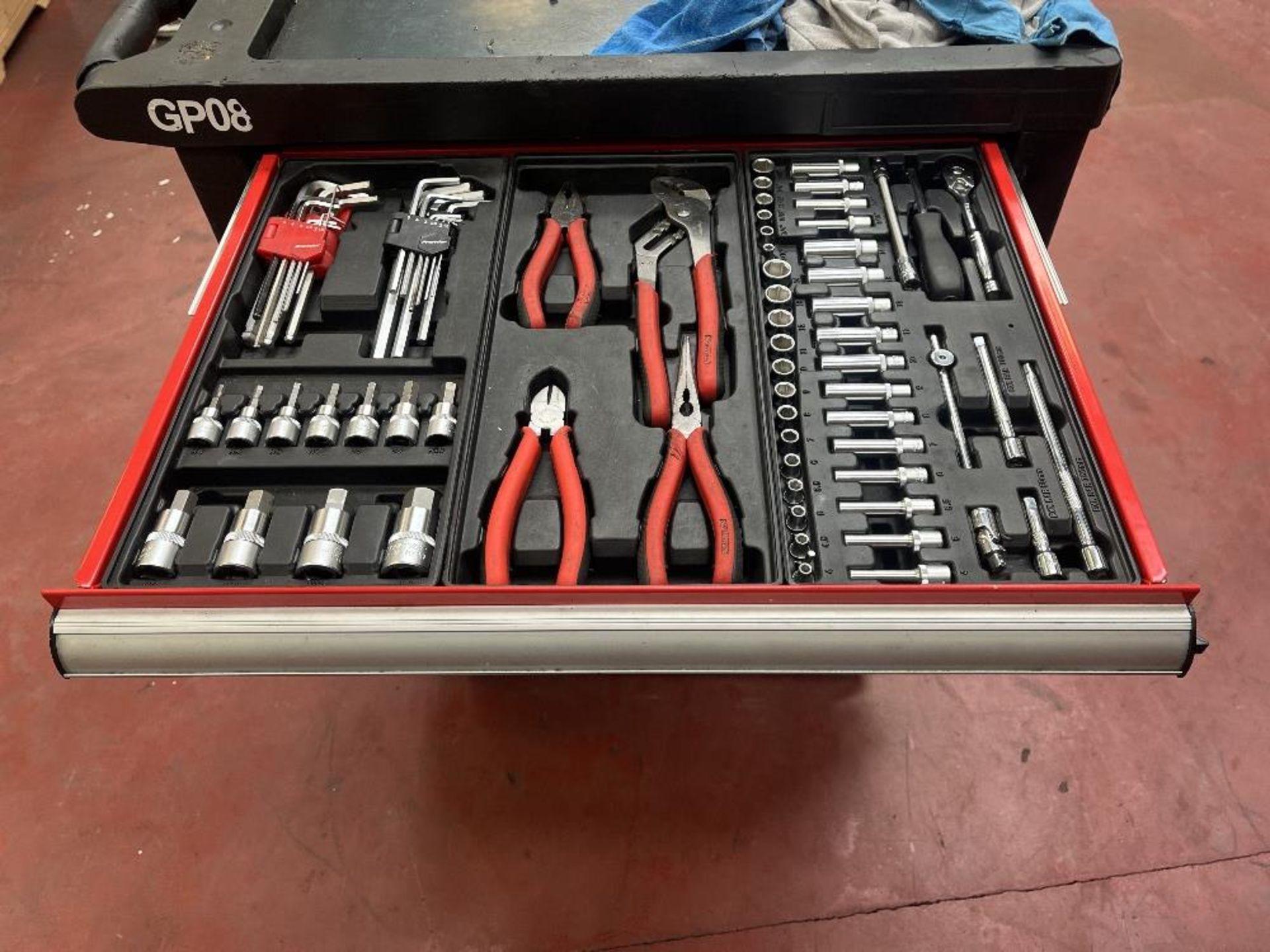 Mobile 8 drawer tool cabinets with contents - Image 5 of 12