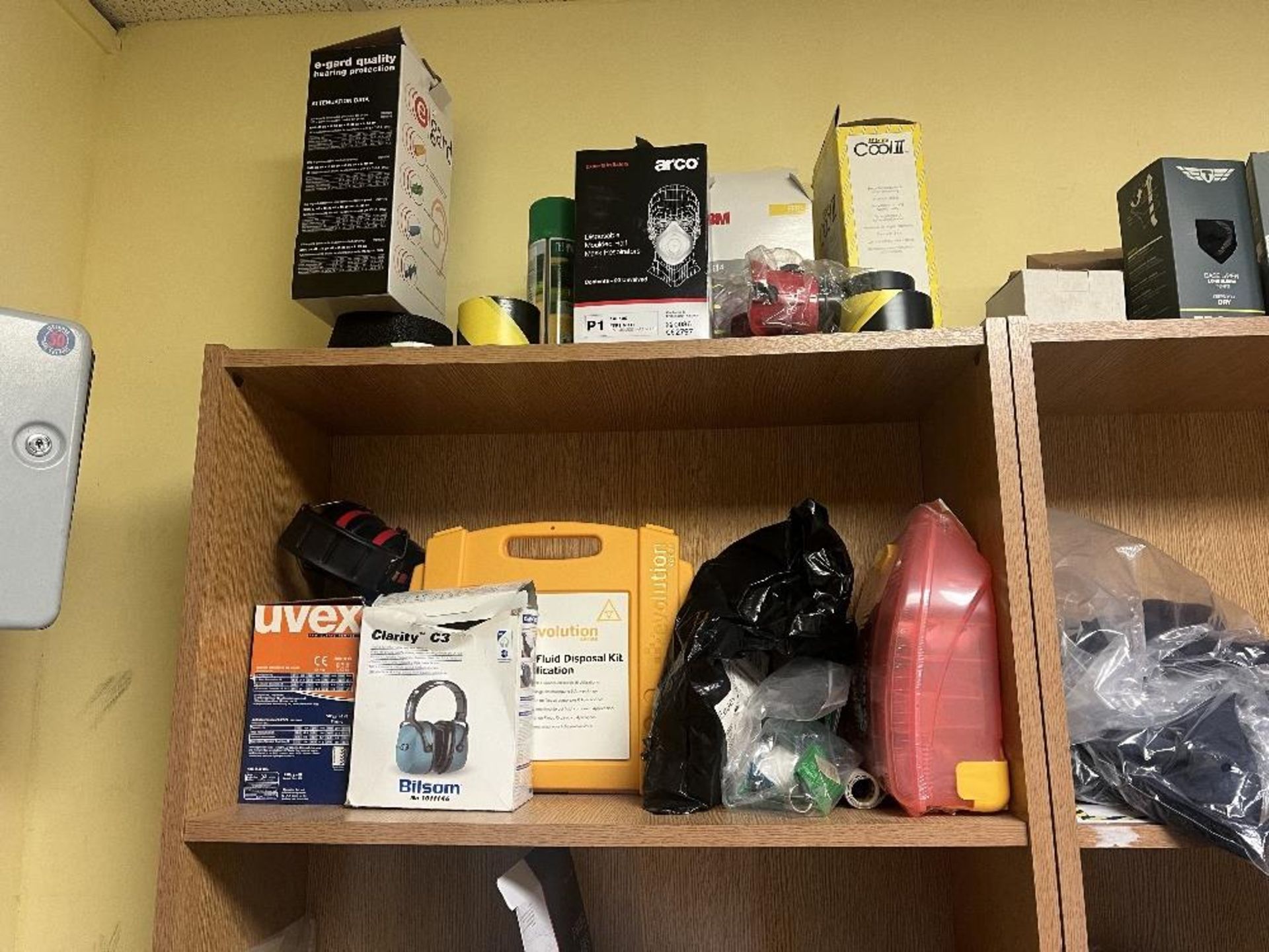 Contents of PPE shelving - Image 8 of 8