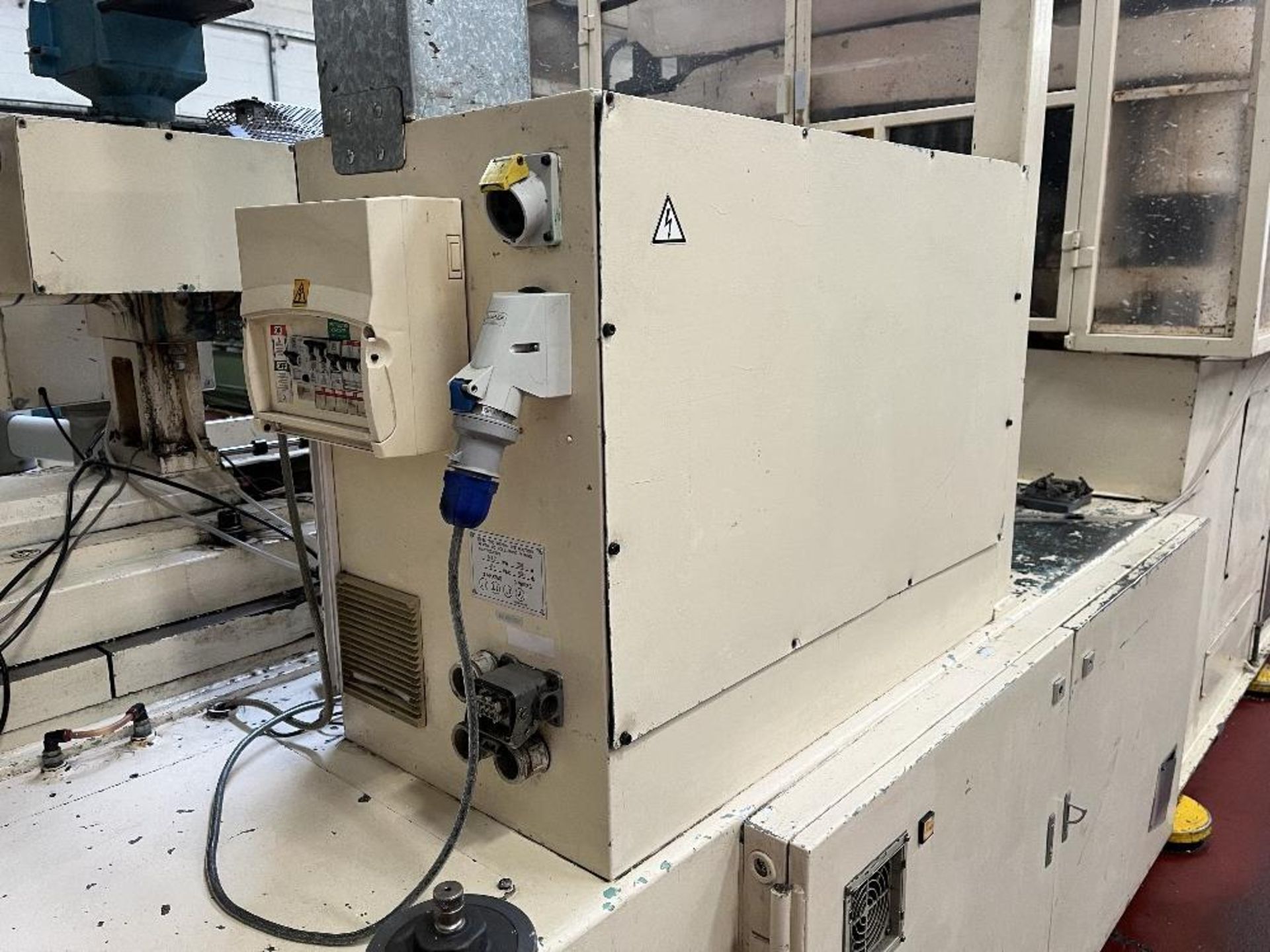 NISSEI ASB machine co Limited ASB type 650 NHII One stage BIAXIAL stretch blow moulding machine - Image 15 of 27