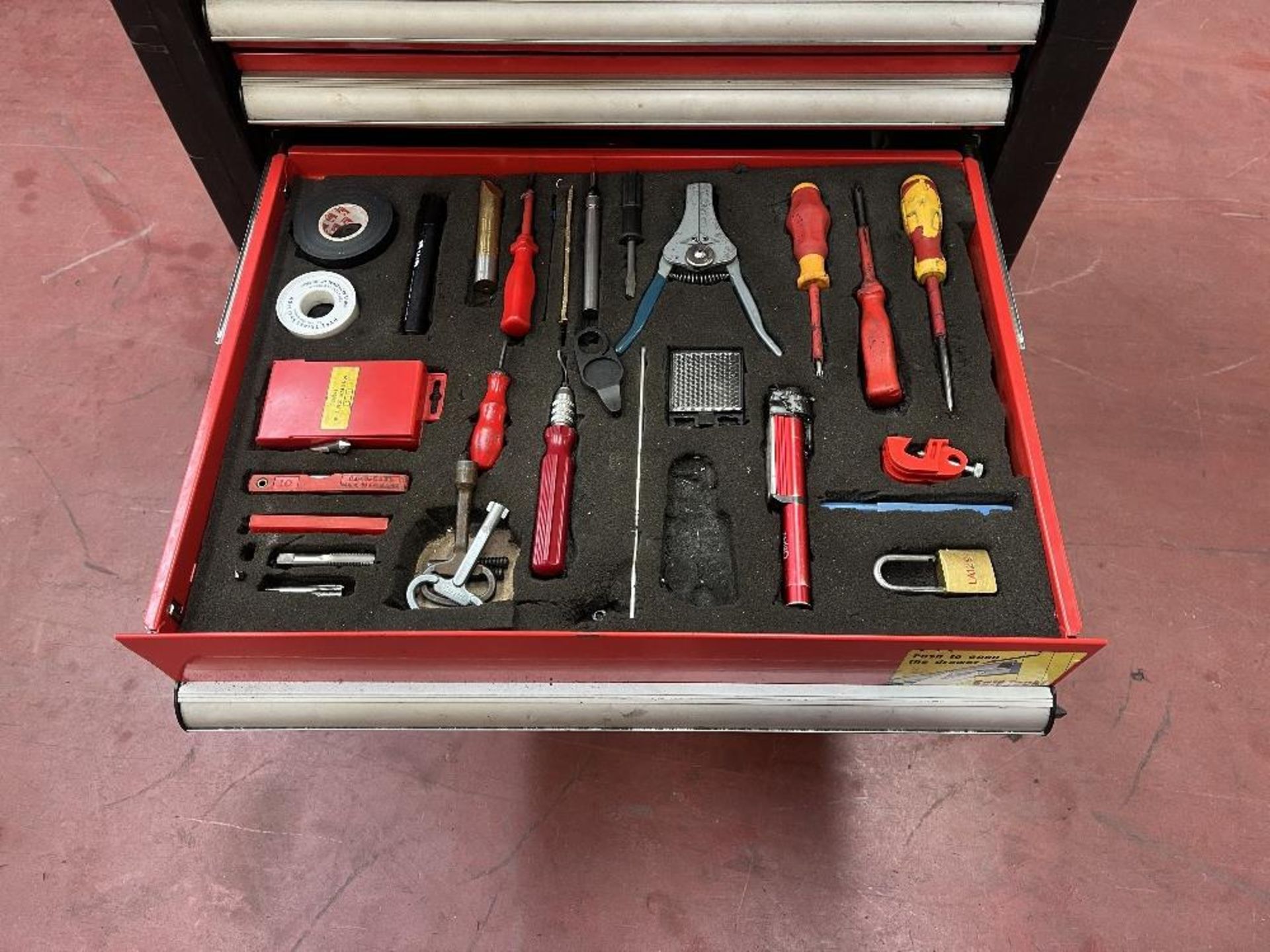Mobile 8 drawer tool cabinets with contents - Image 11 of 12