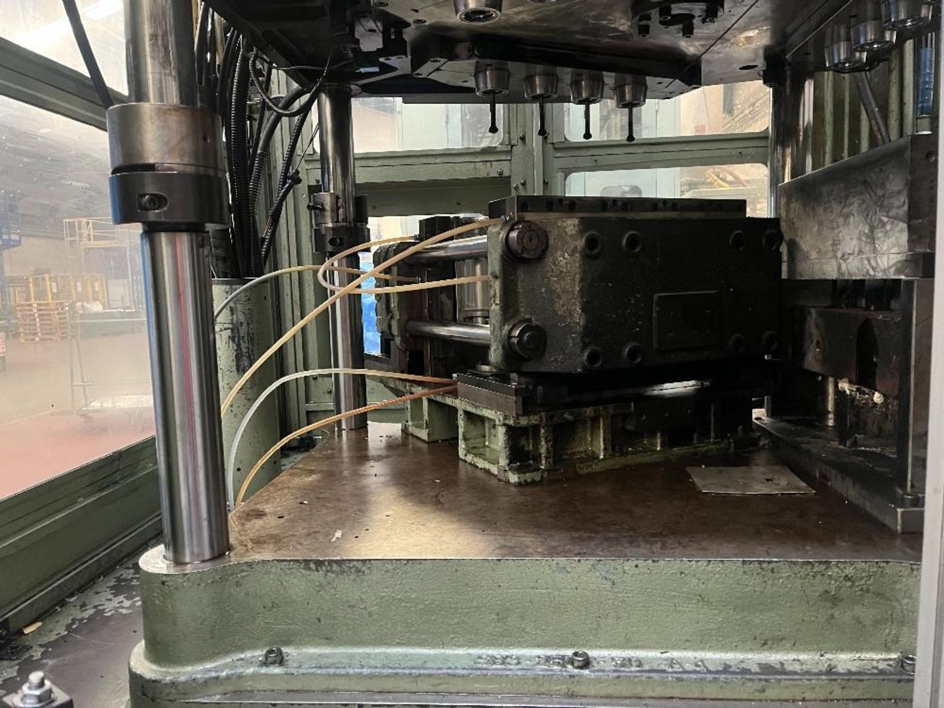 AOKI type SBIII-250LL-50 blow moulding machine - Image 9 of 23