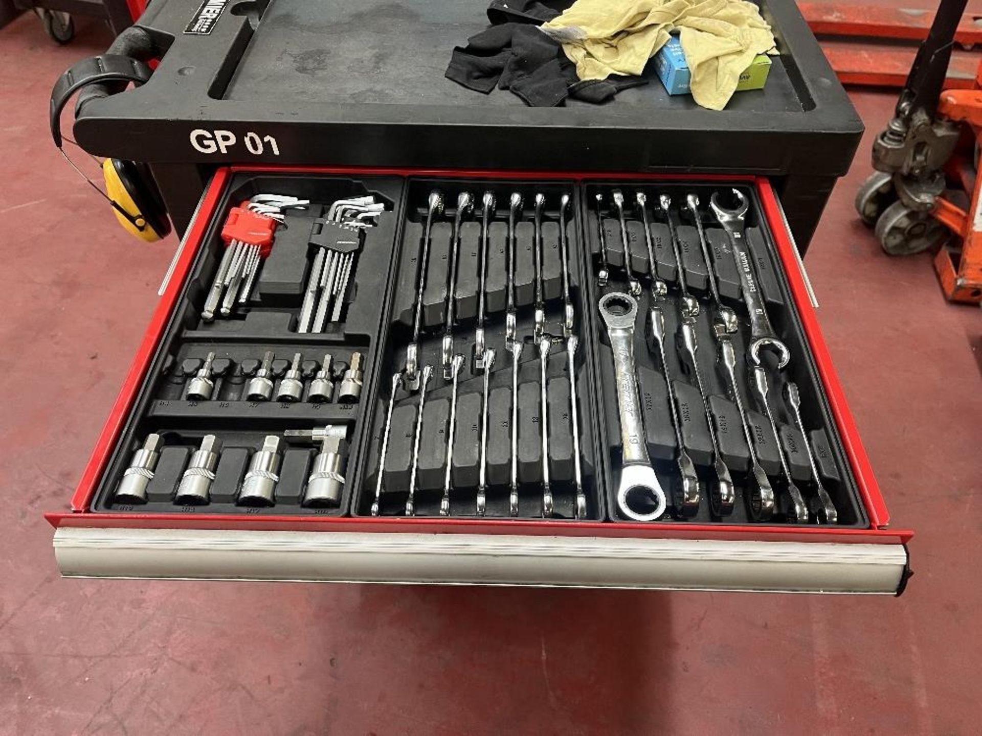 Mobile 8 drawer tool cabinets with contents - Image 5 of 11